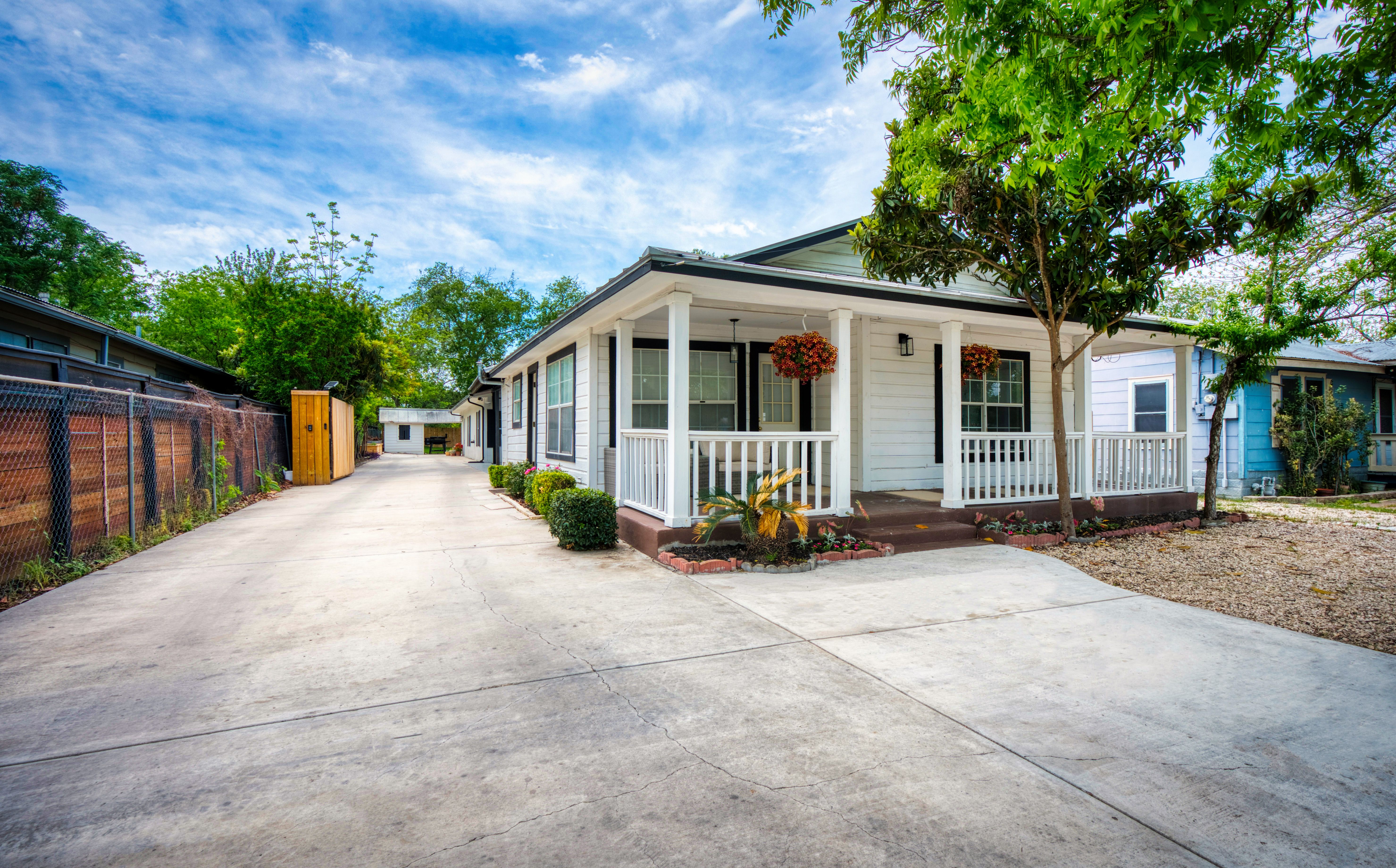 235 North Hidalgo Avenue 