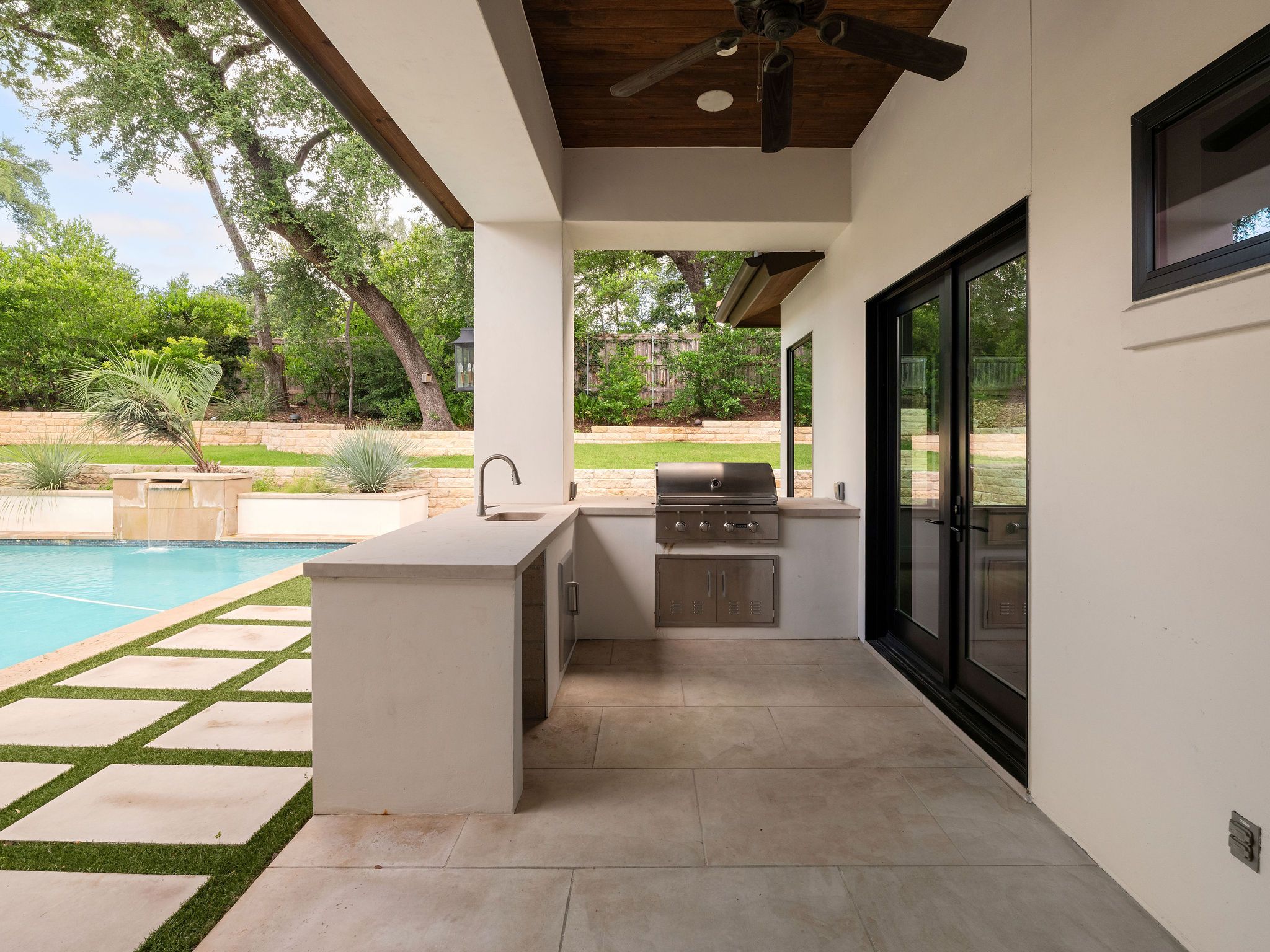 2702 Mountain Laurel Drive 