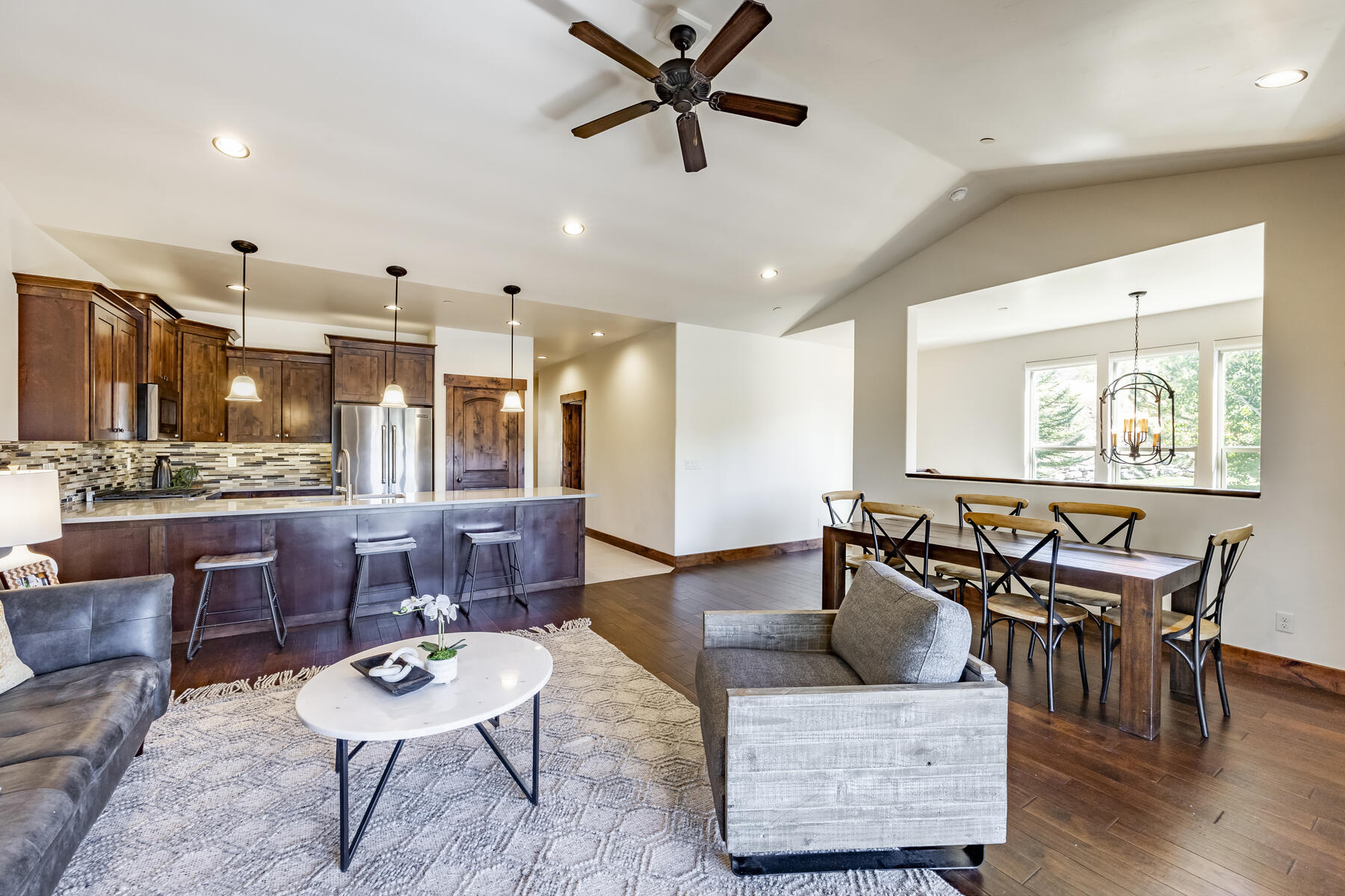 938 W White Cloud Trl