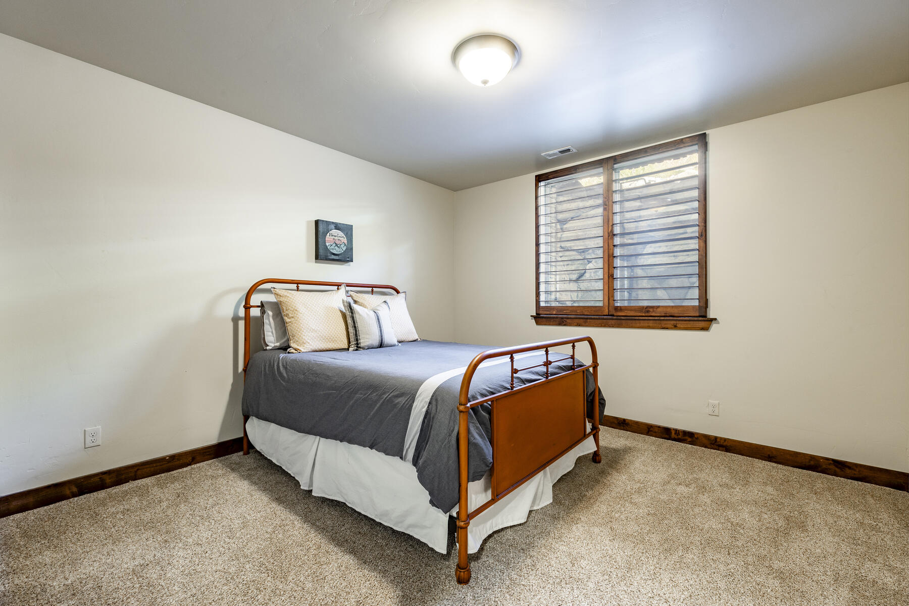 938 W White Cloud Trl