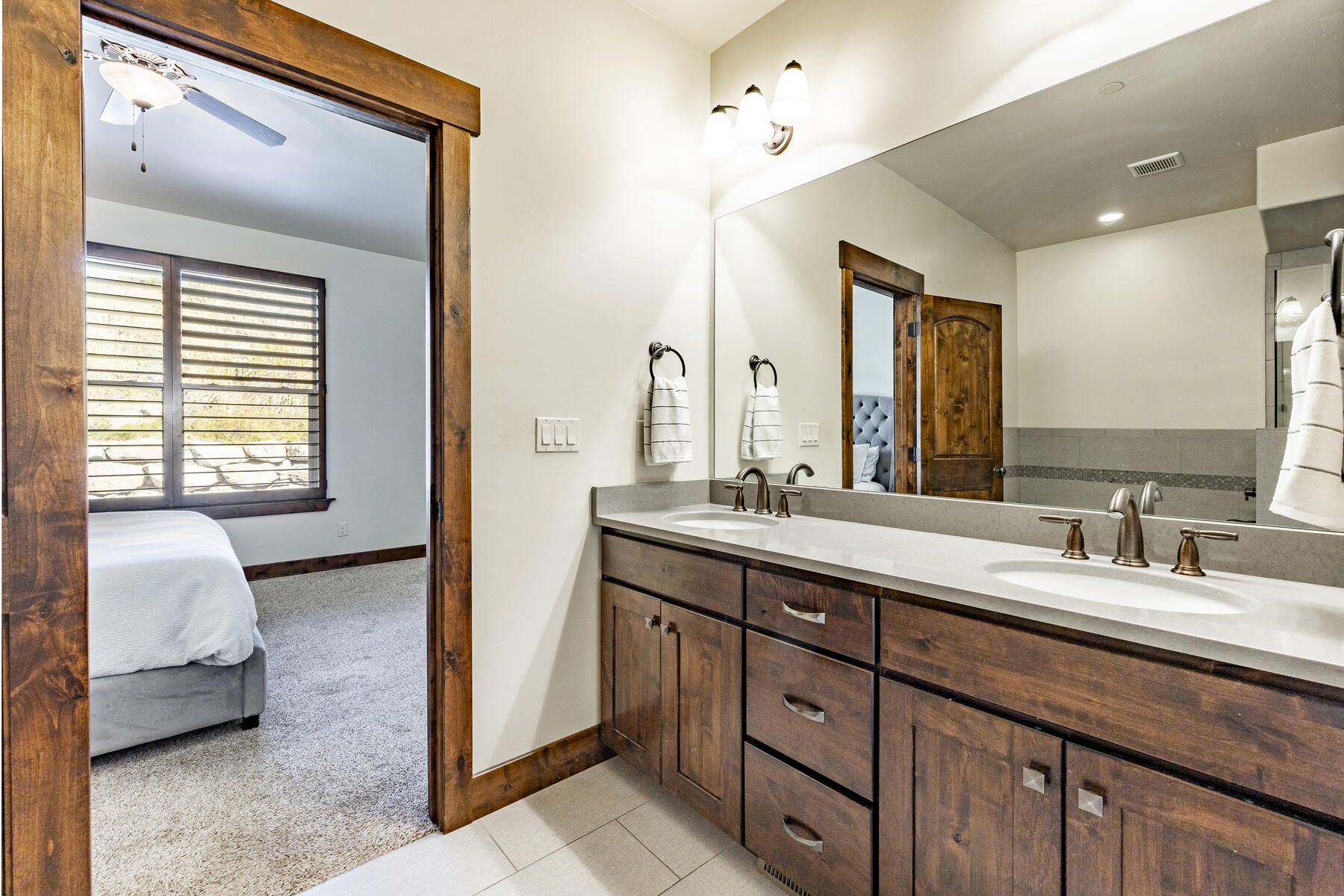 938 W White Cloud Trl