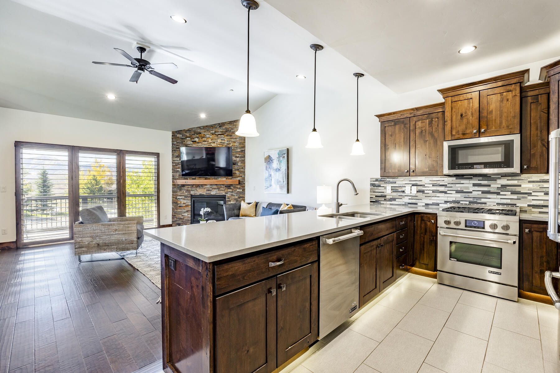 938 W White Cloud Trl