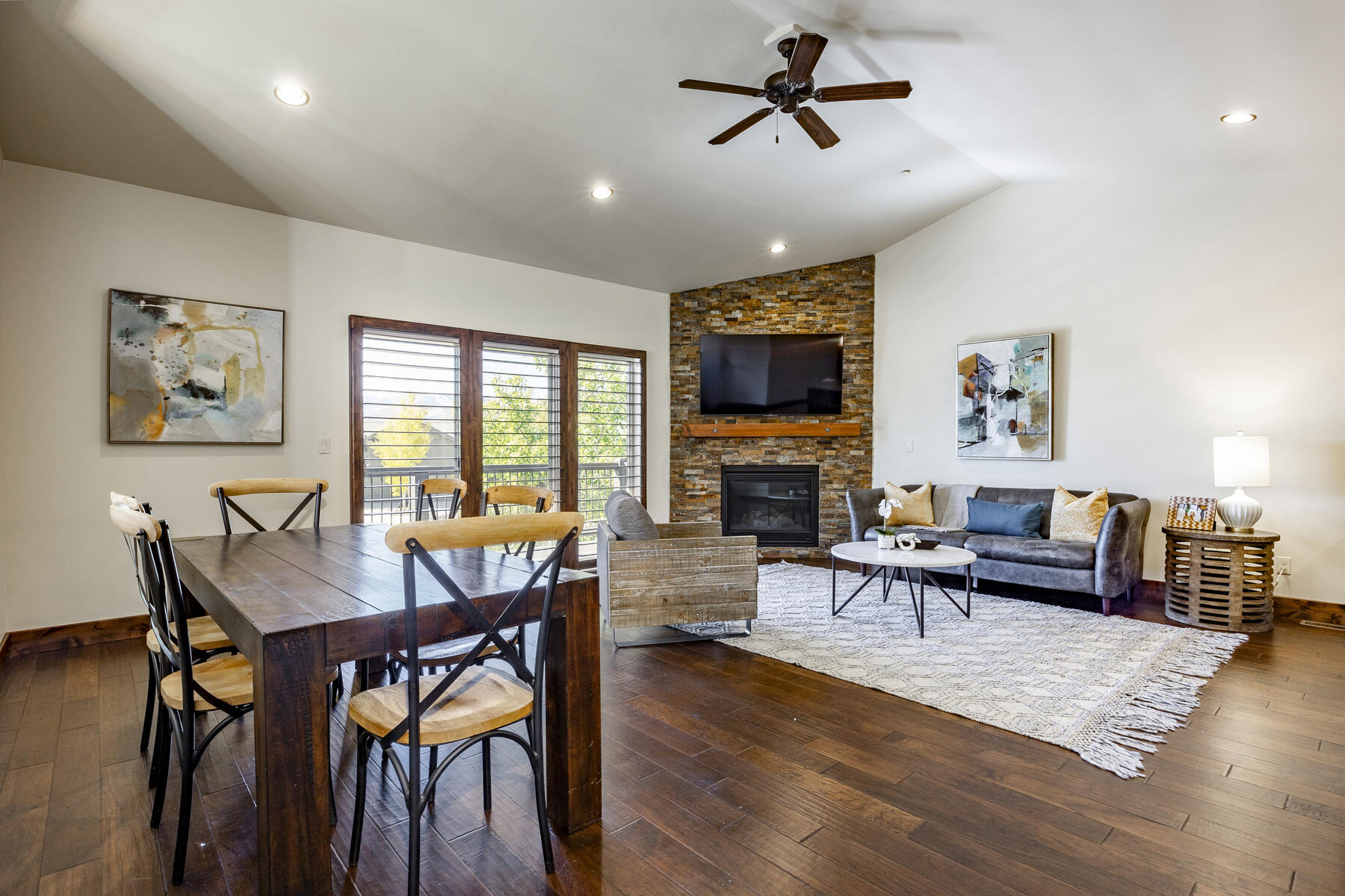 938 W White Cloud Trl