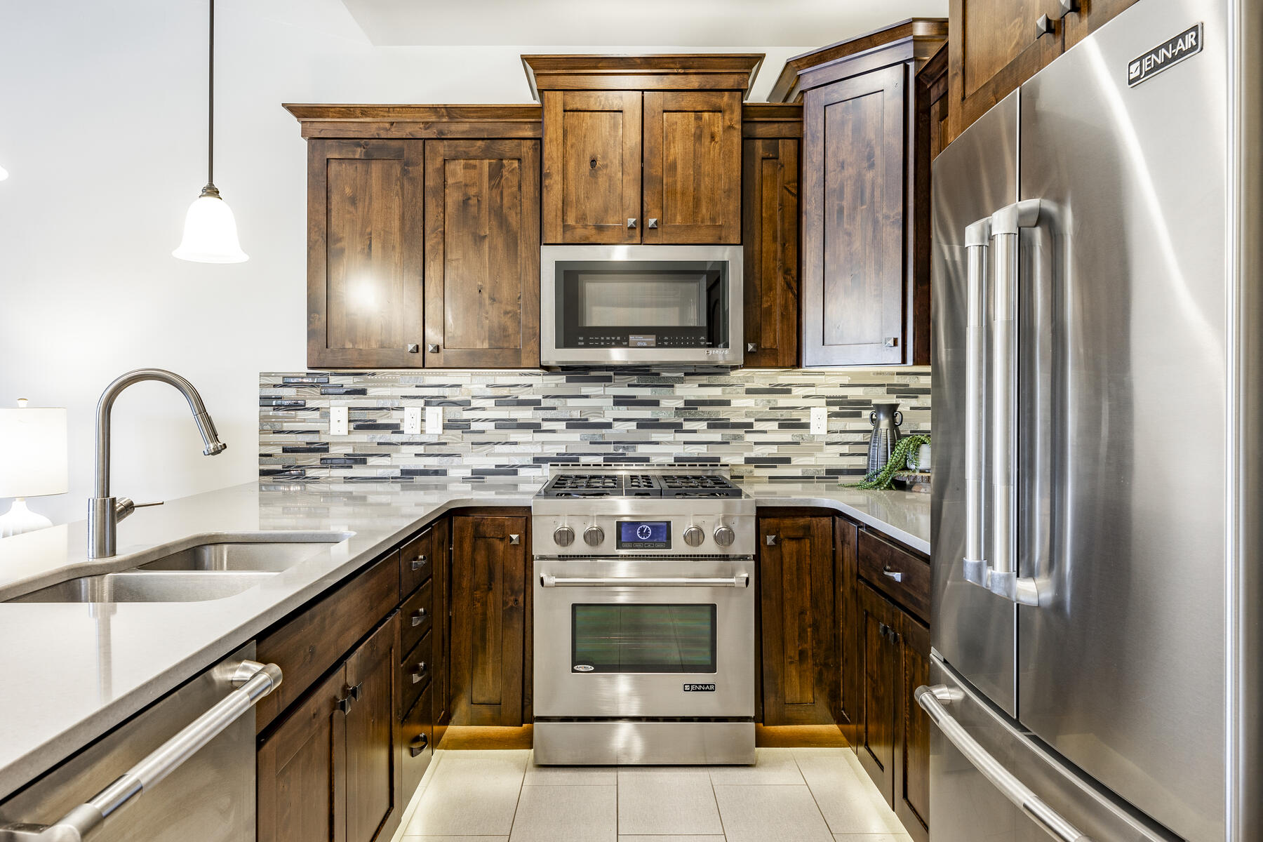 938 W White Cloud Trl