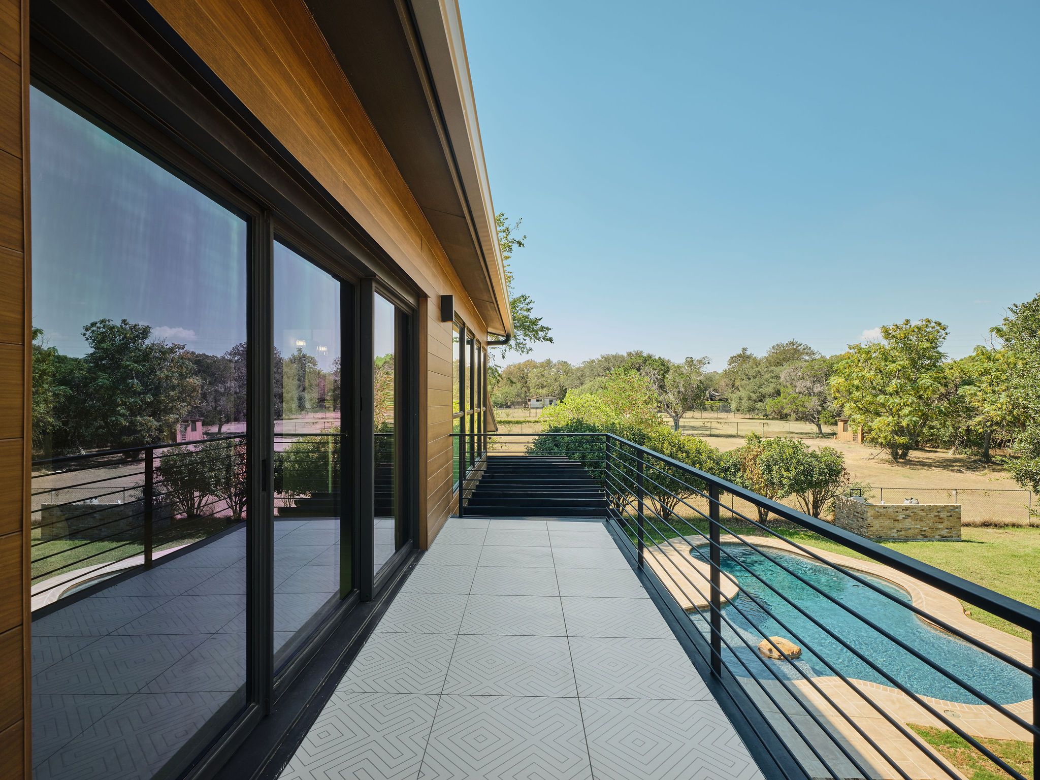 353 Lakeview Boulevard 