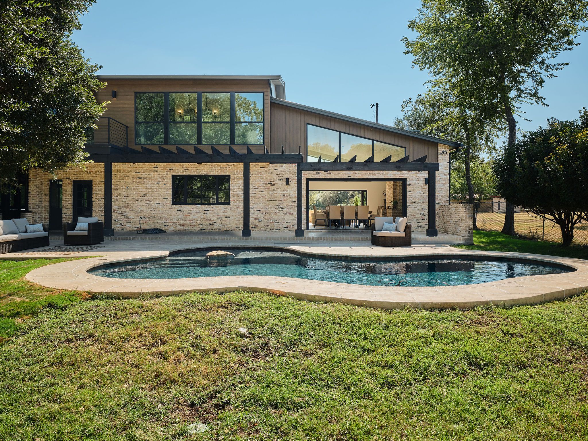353 Lakeview Boulevard 