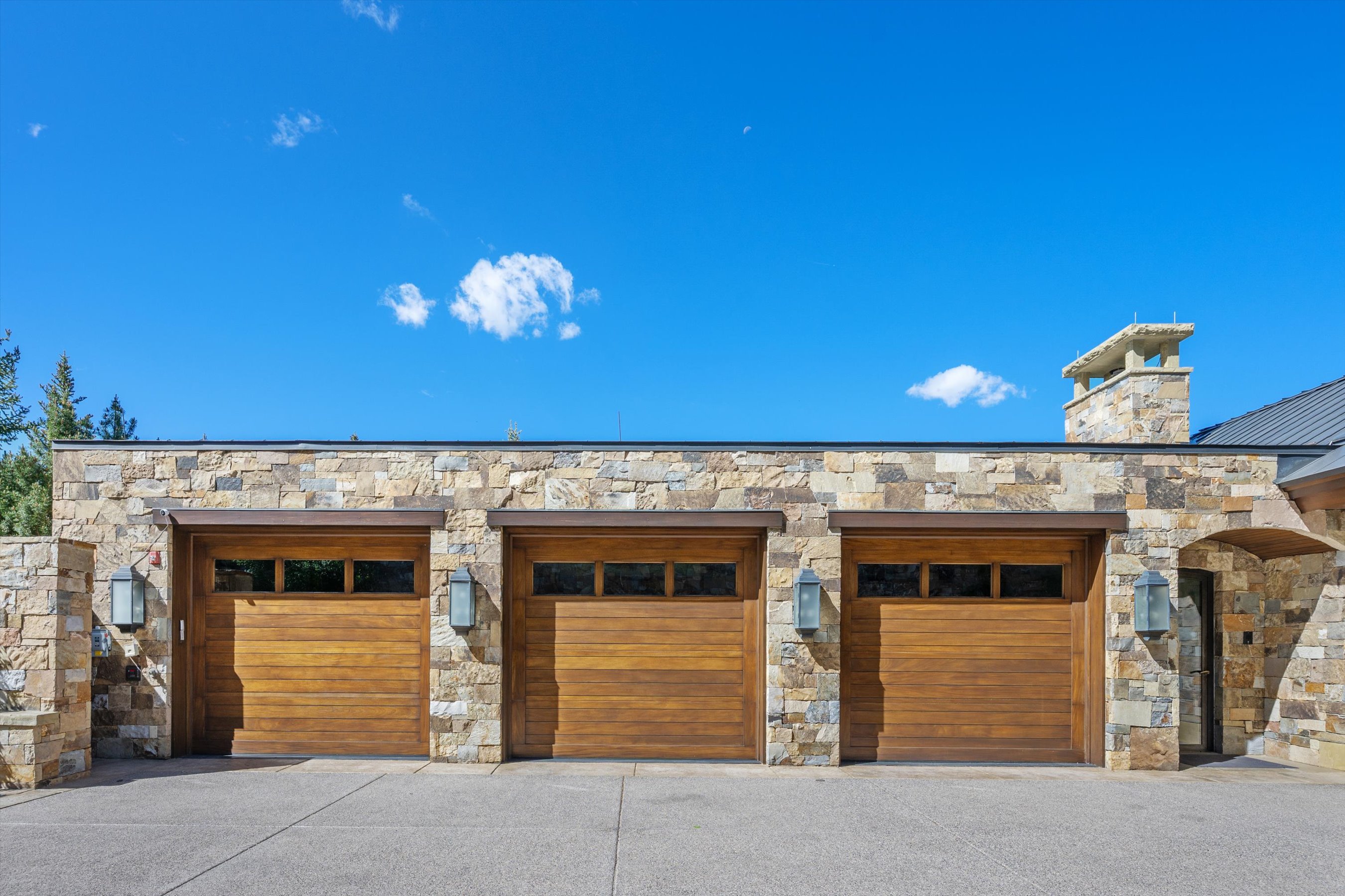 155 & 200 Sabin Drive 