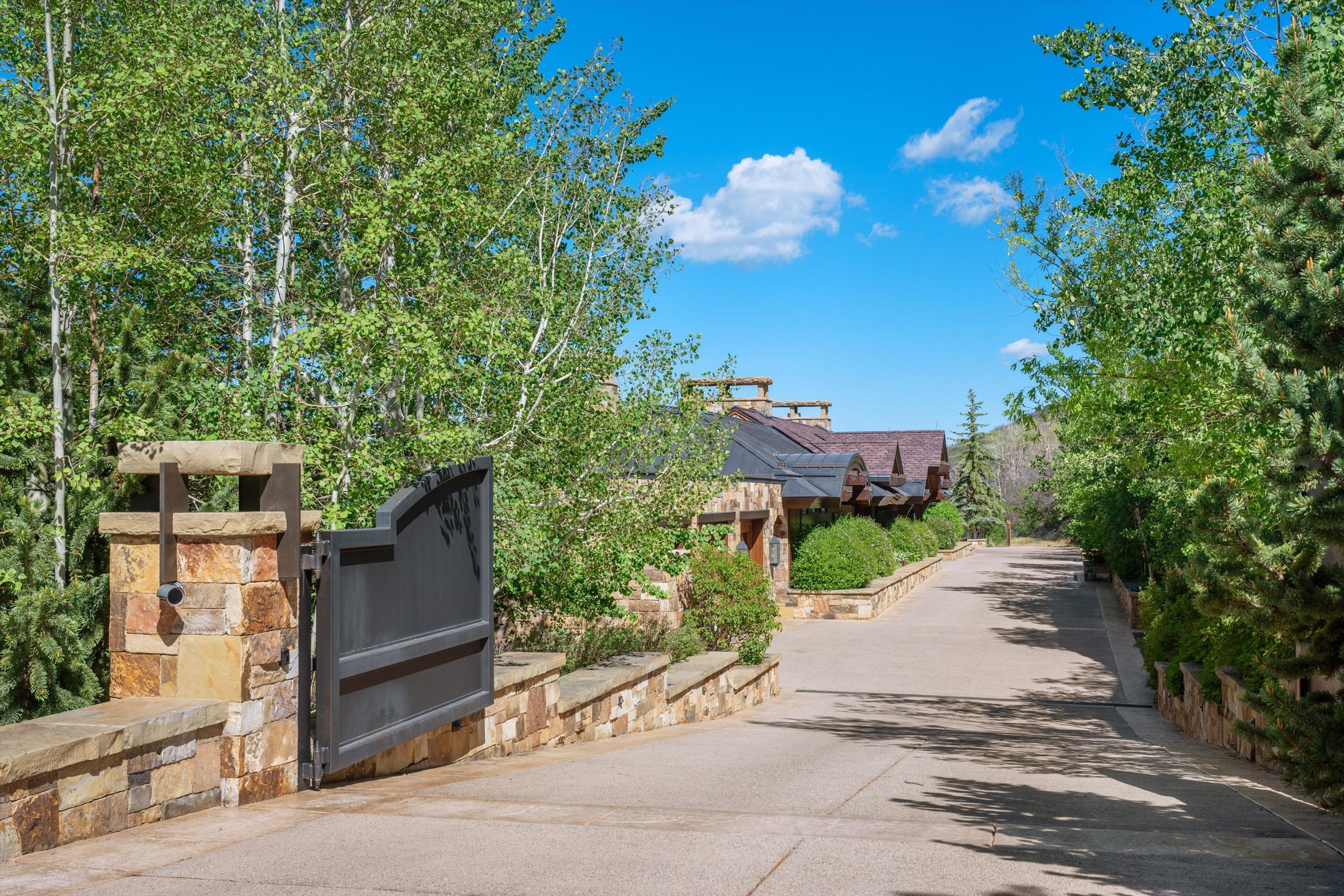 155 & 200 Sabin Drive 