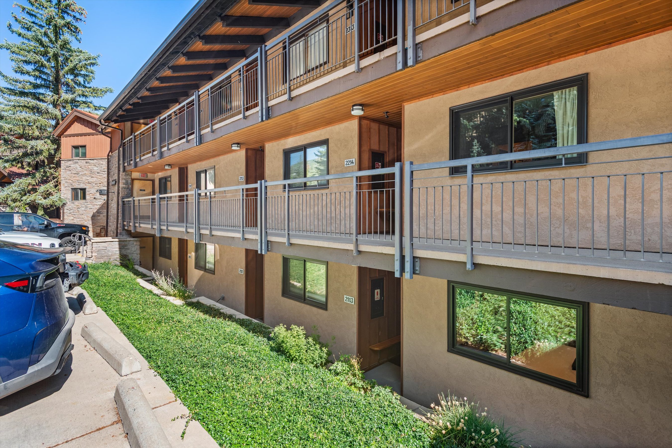 400 Wood Road, H-2113 