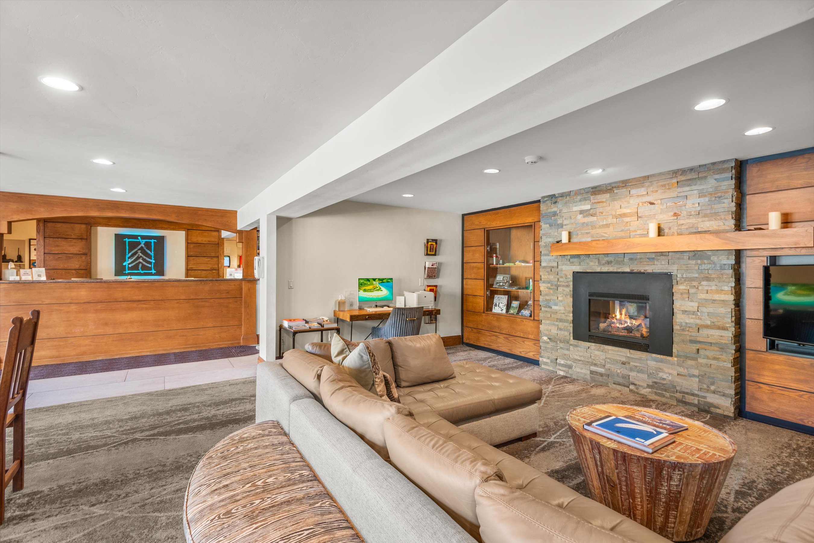 400 Wood Road, H-2113 