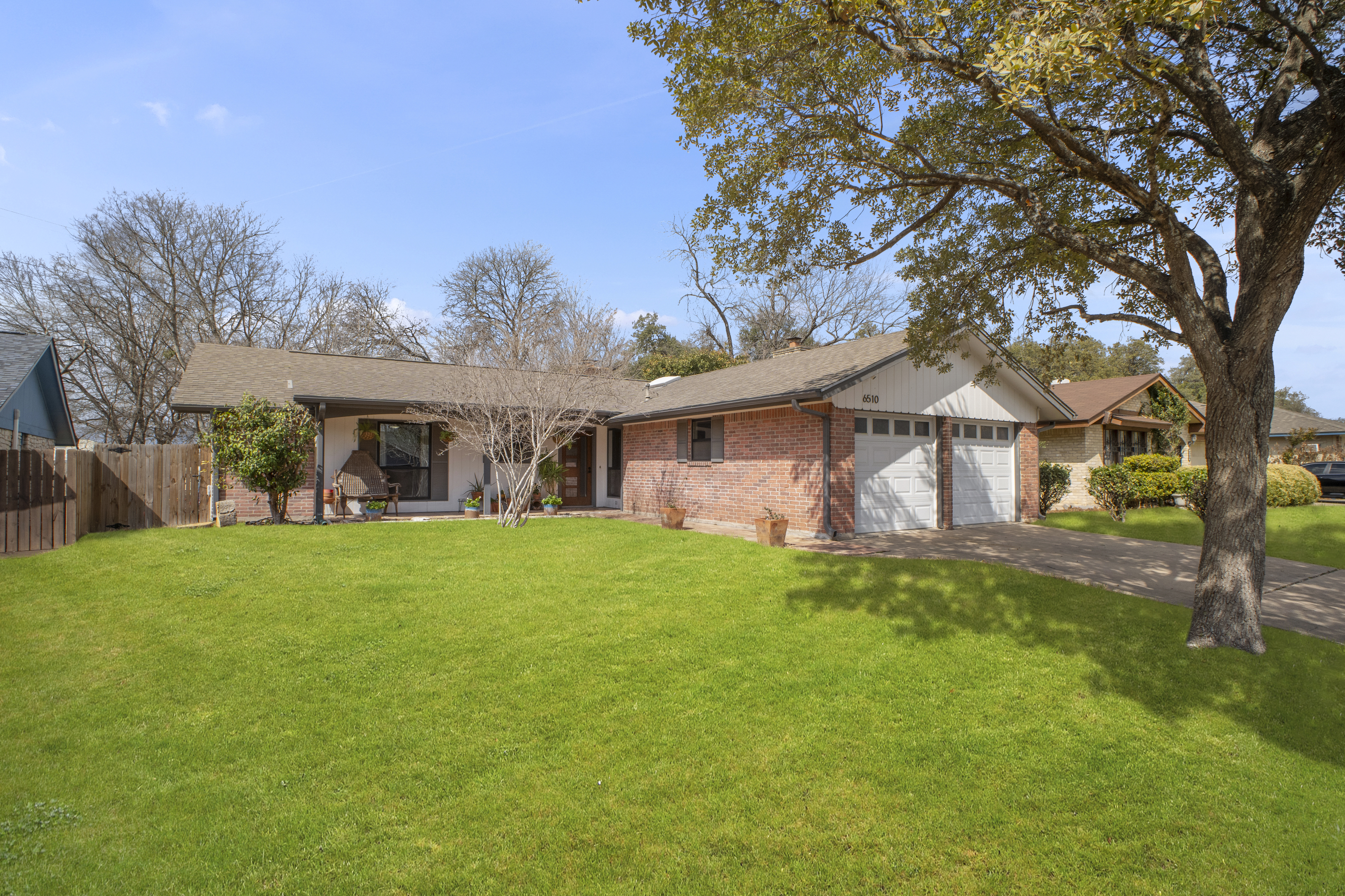 6510 Sunstrip Drive 