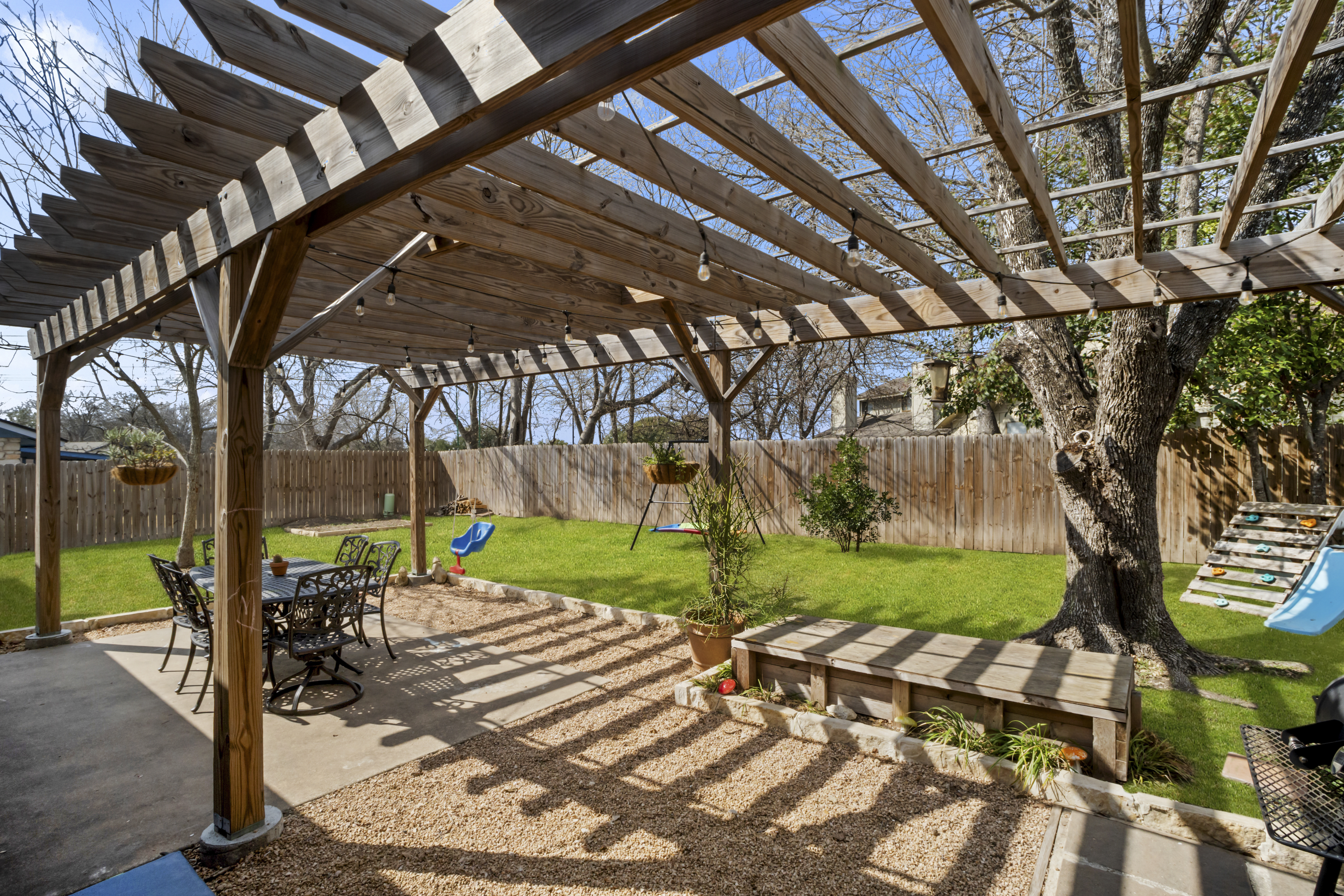6510 Sunstrip Drive 