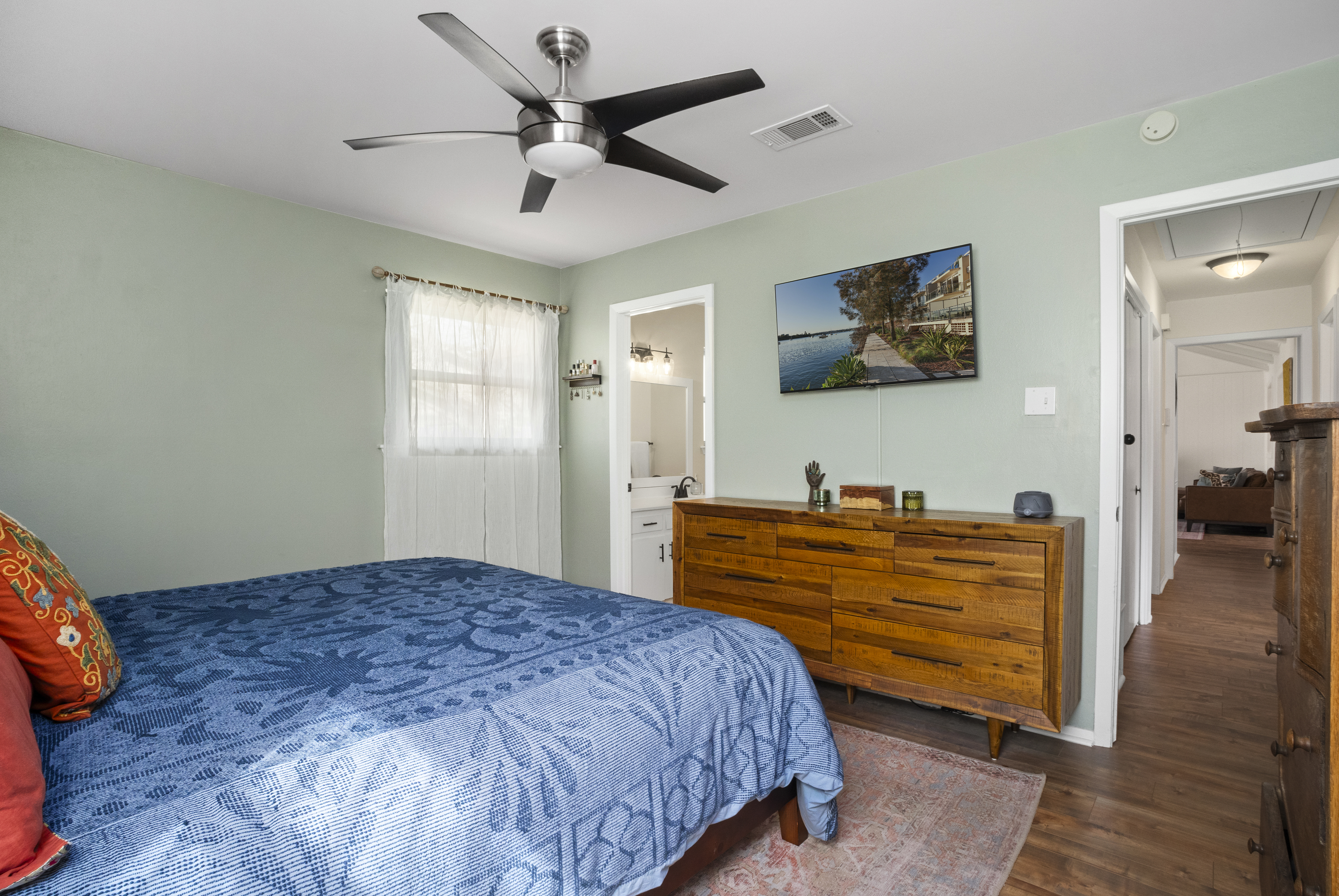 6510 Sunstrip Drive 