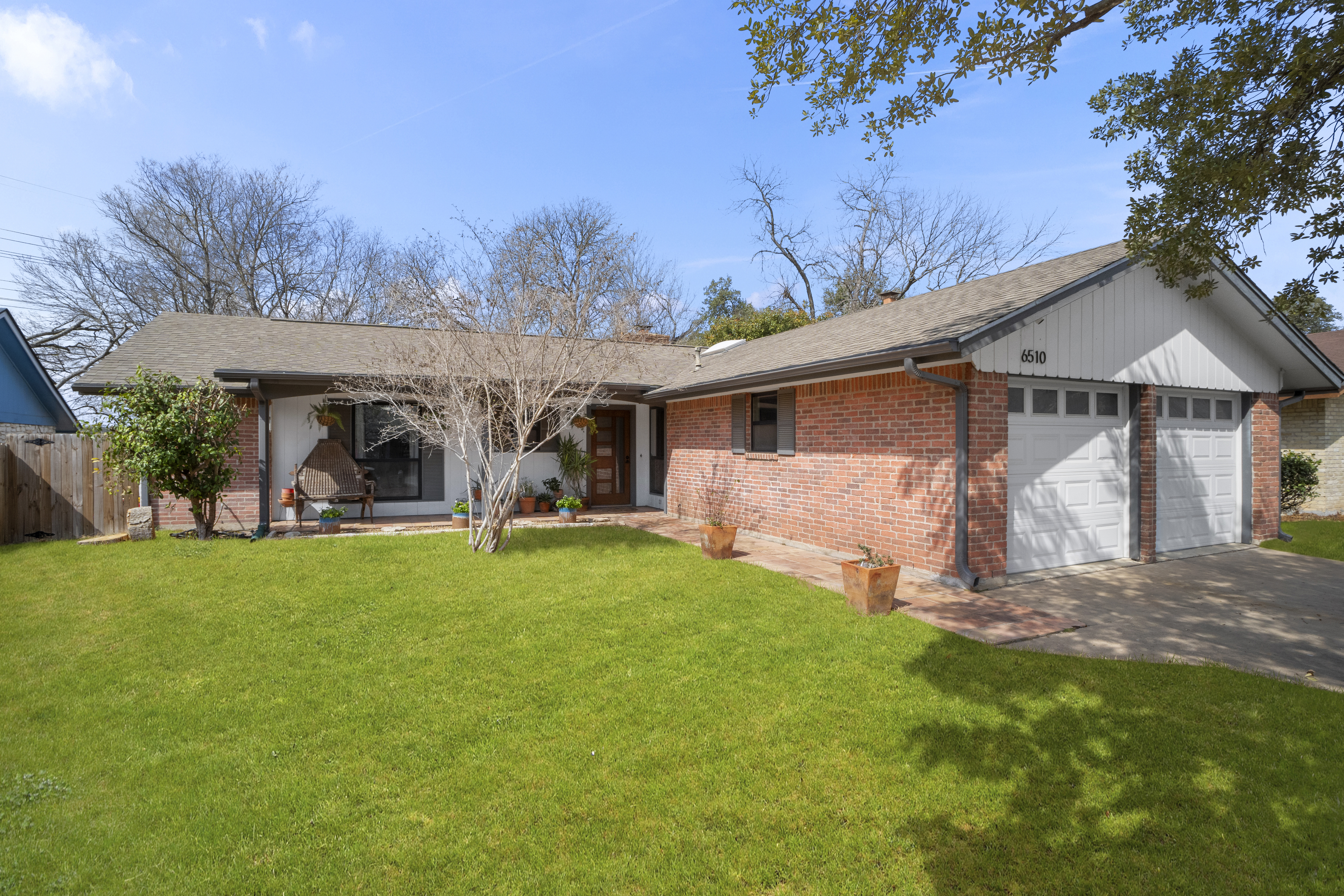 6510 Sunstrip Drive 