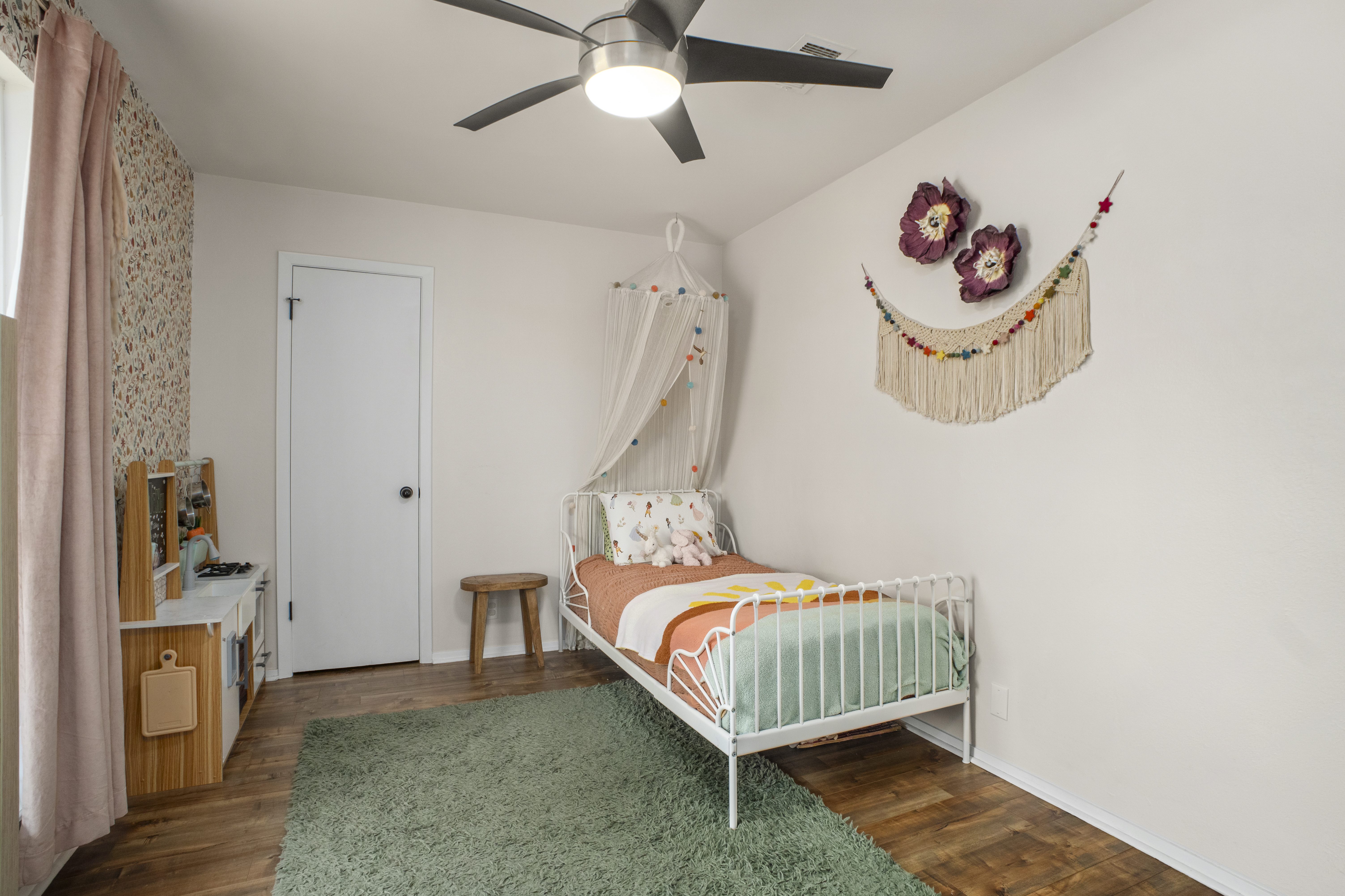 6510 Sunstrip Drive 