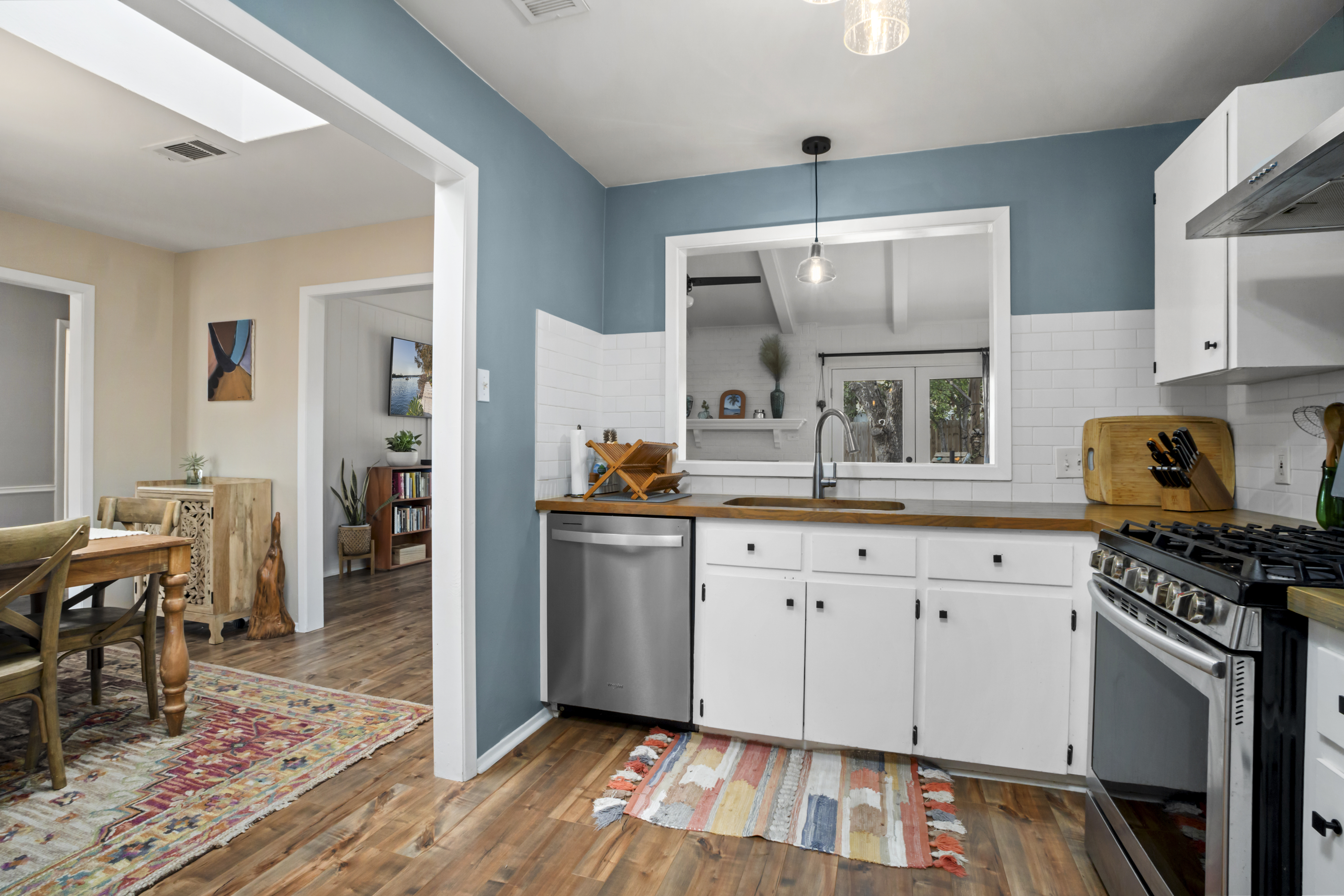 6510 Sunstrip Drive 