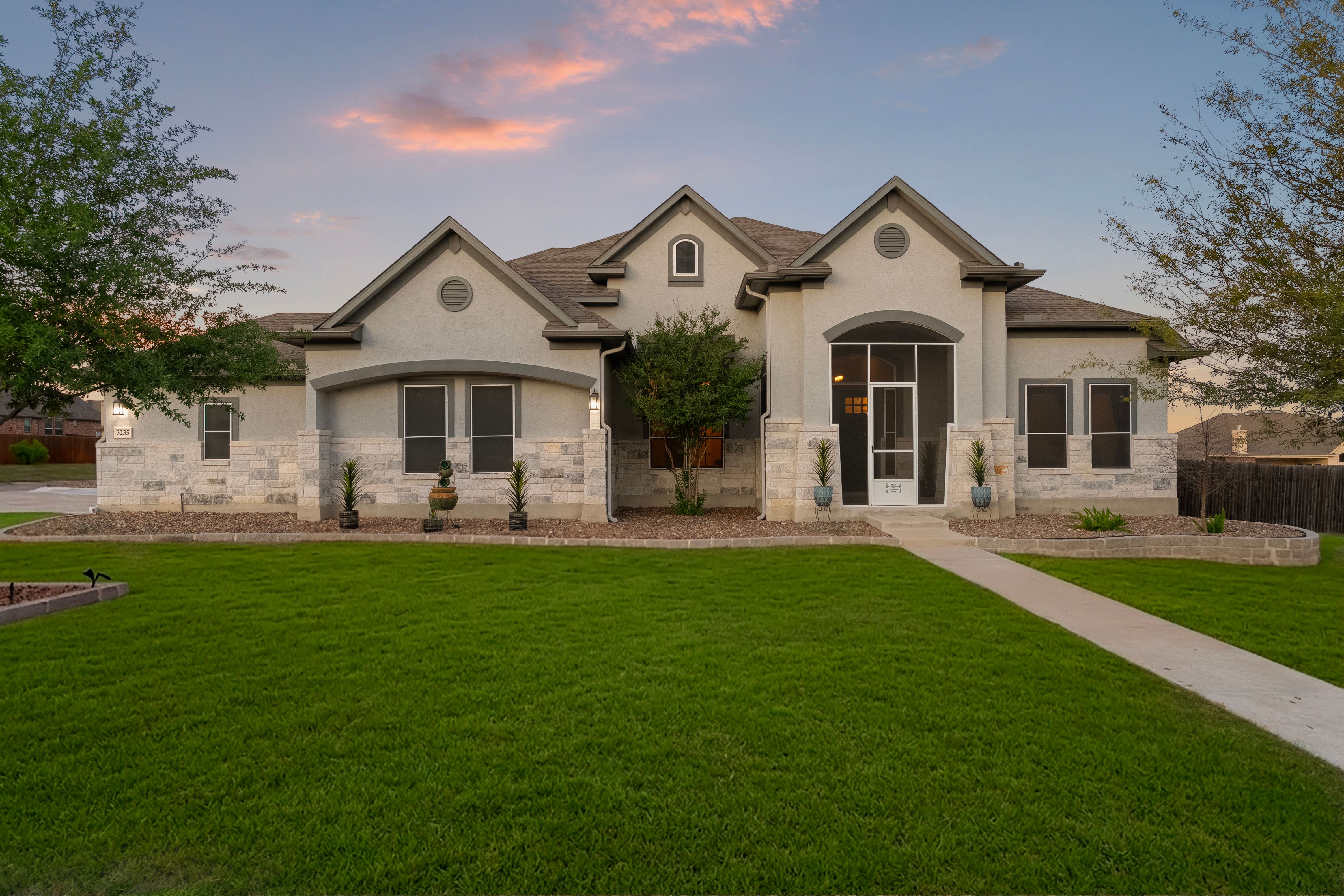 3235 Jasons Way 