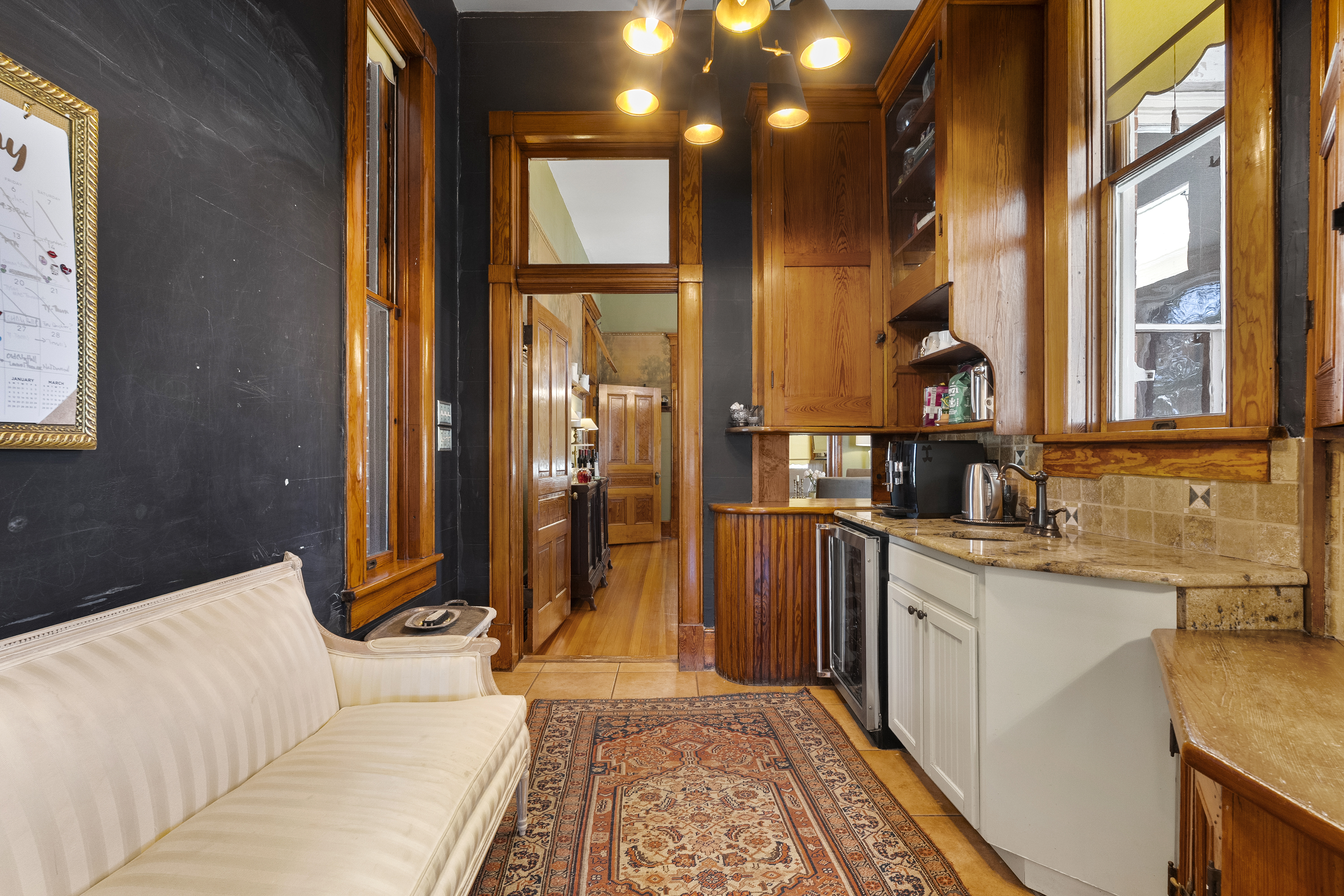 372 Magazine Avenue 