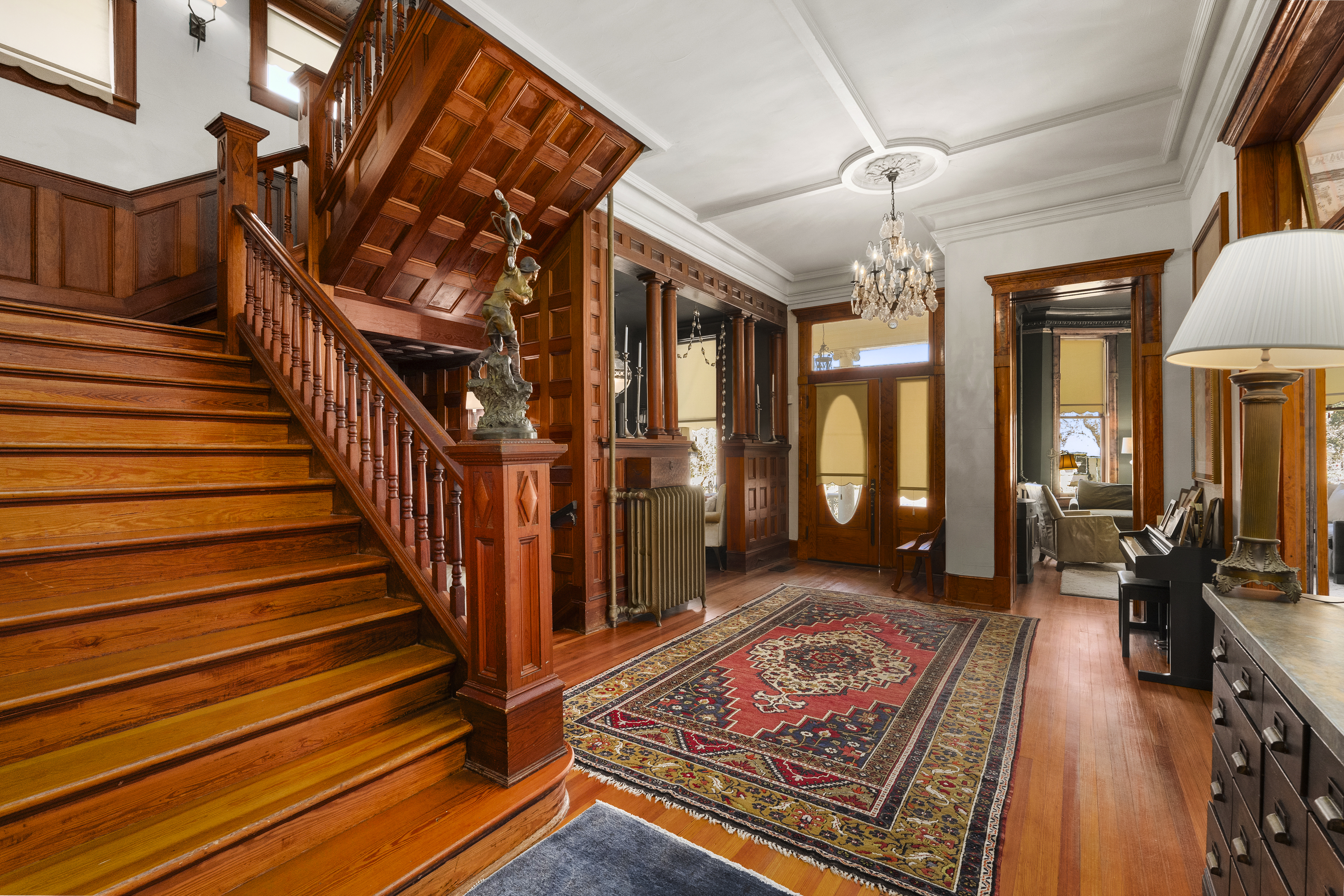 372 Magazine Avenue 