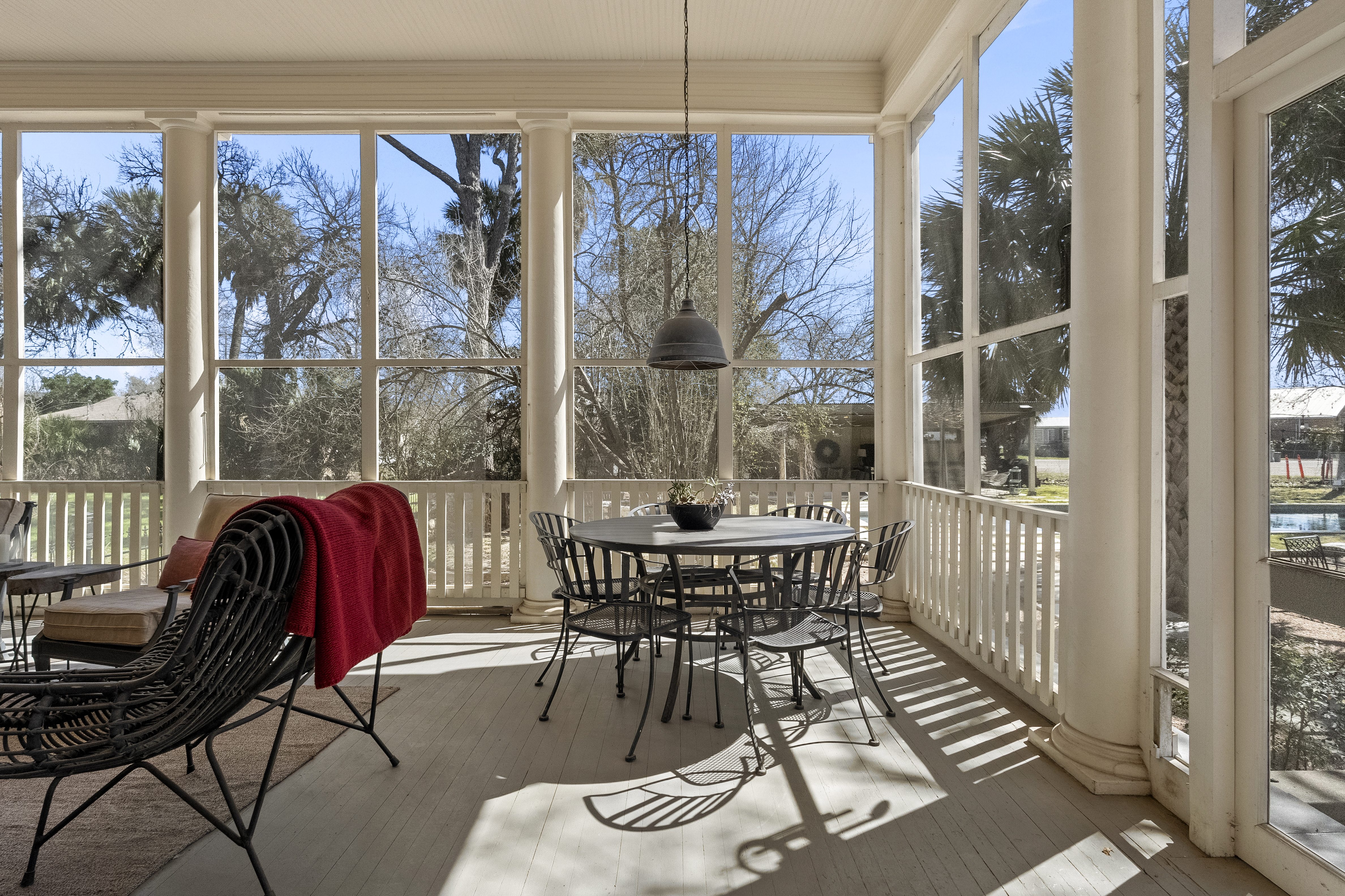 372 Magazine Avenue 