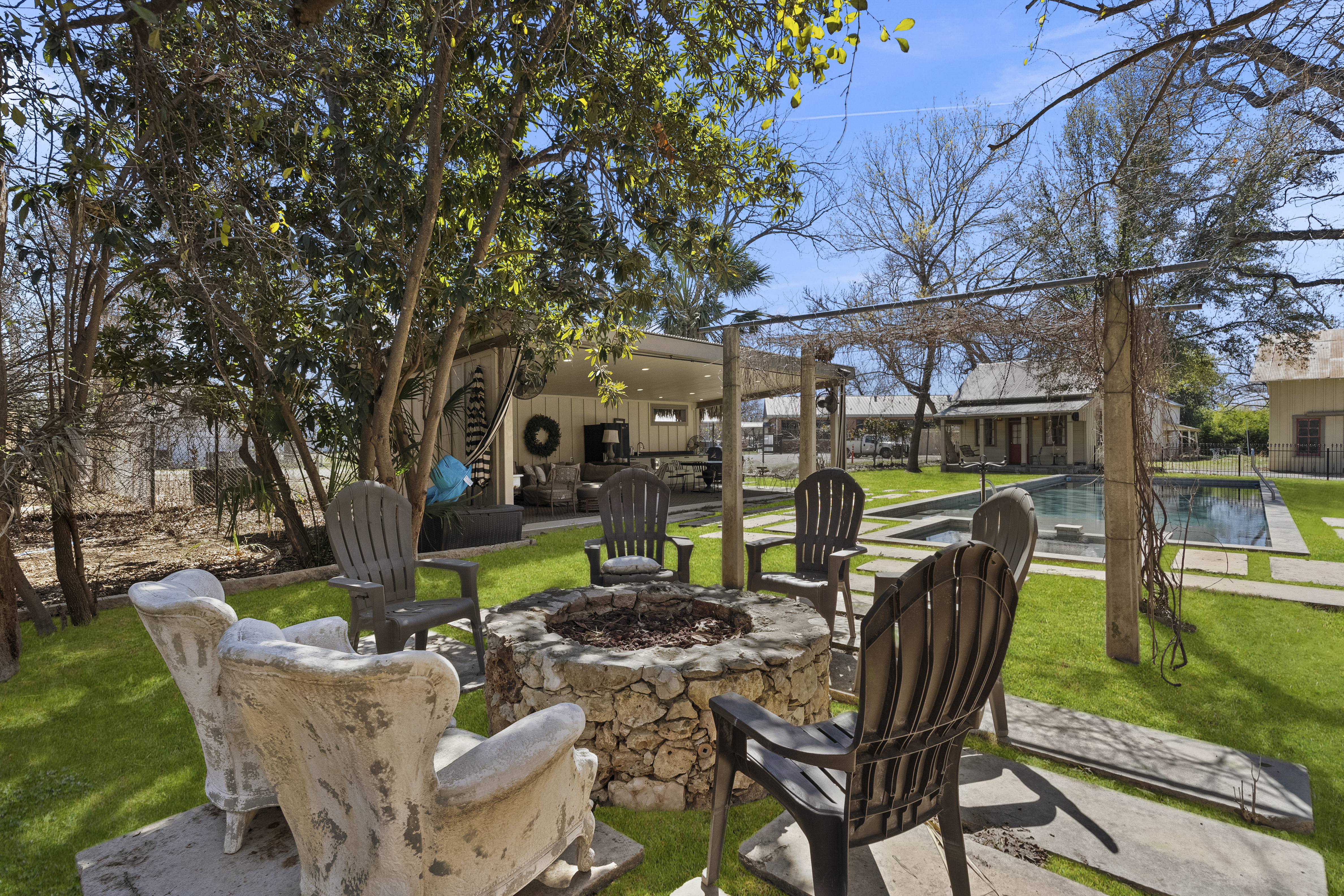 372 Magazine Avenue 