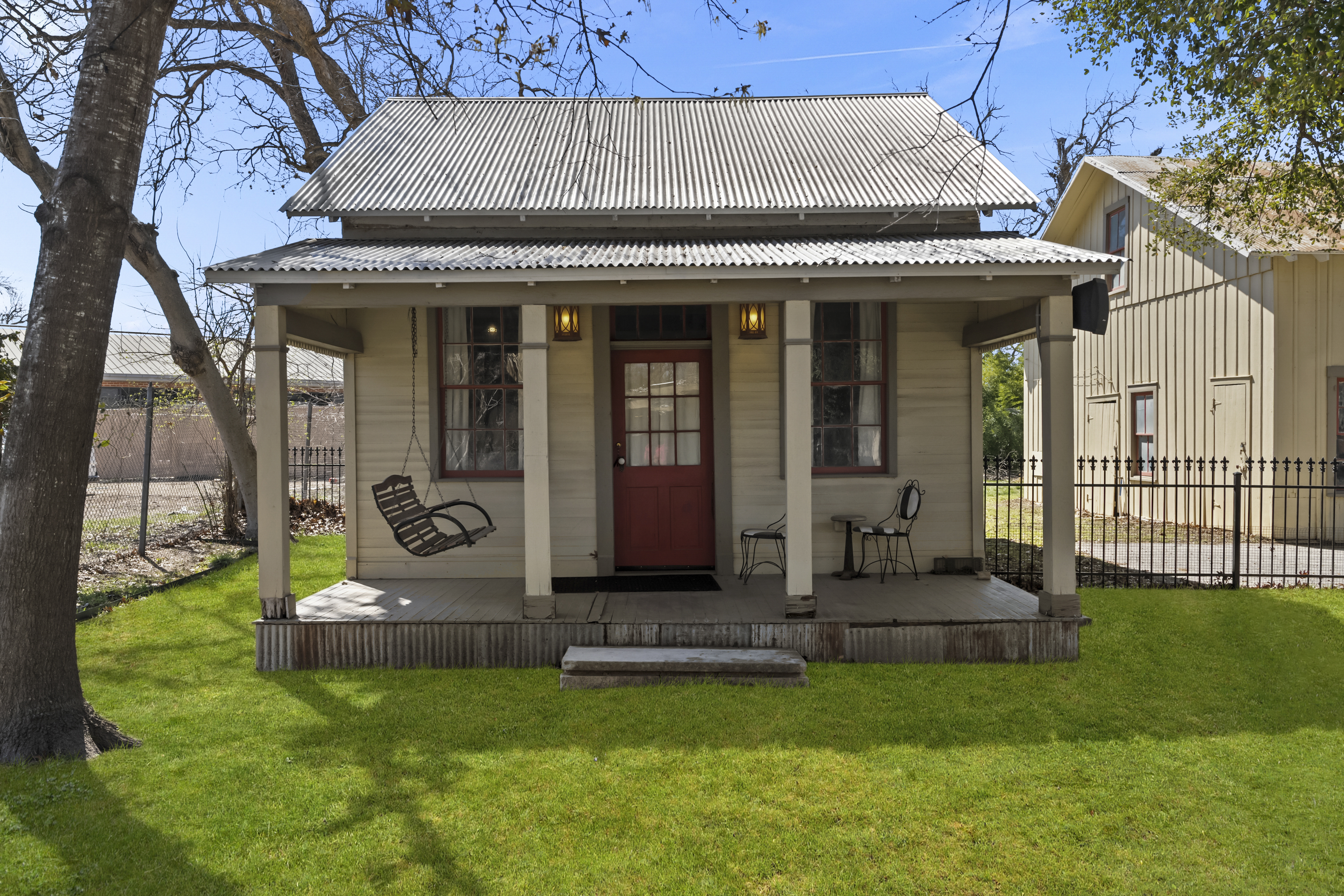 372 Magazine Avenue 