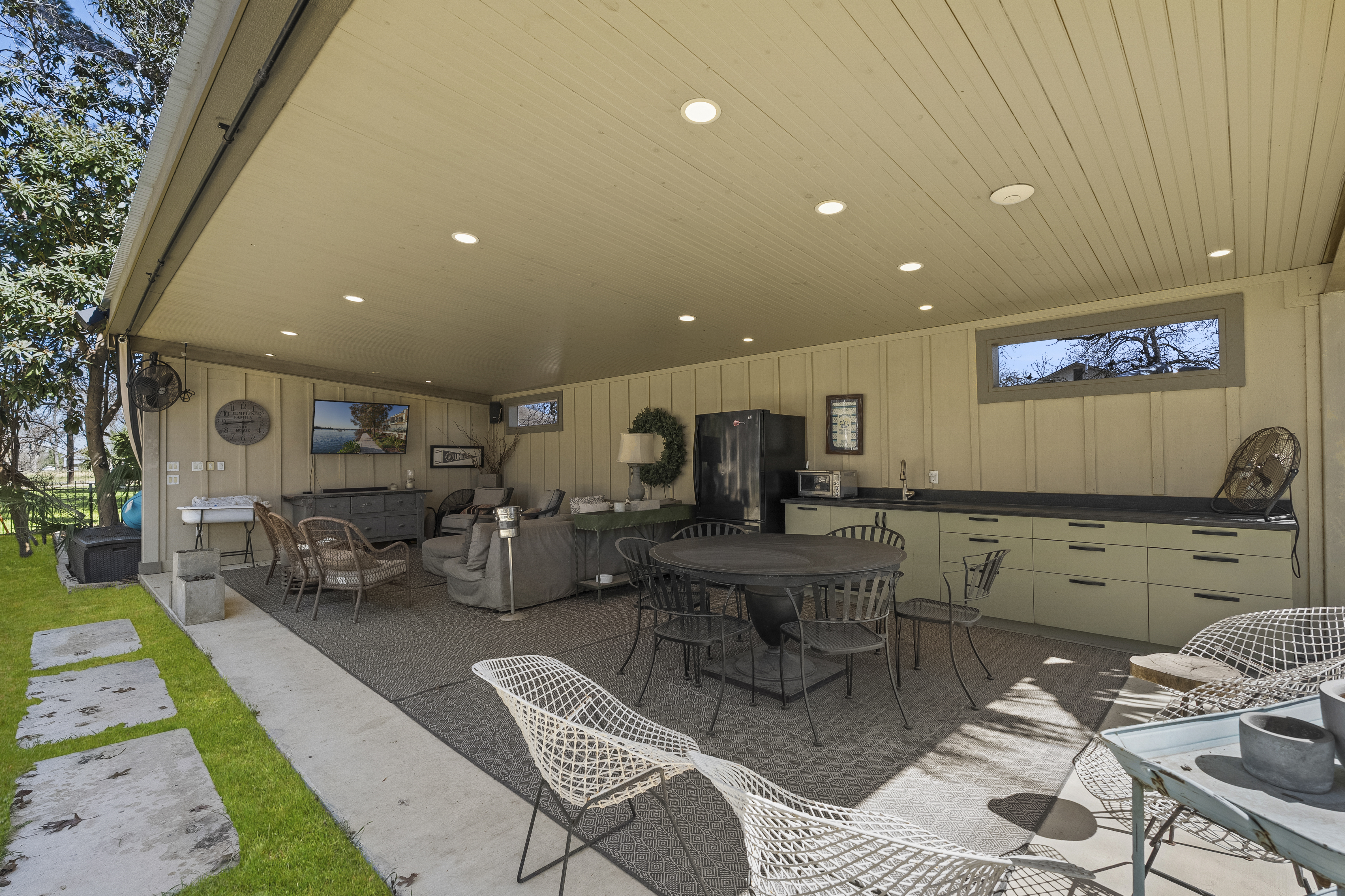 372 Magazine Avenue 