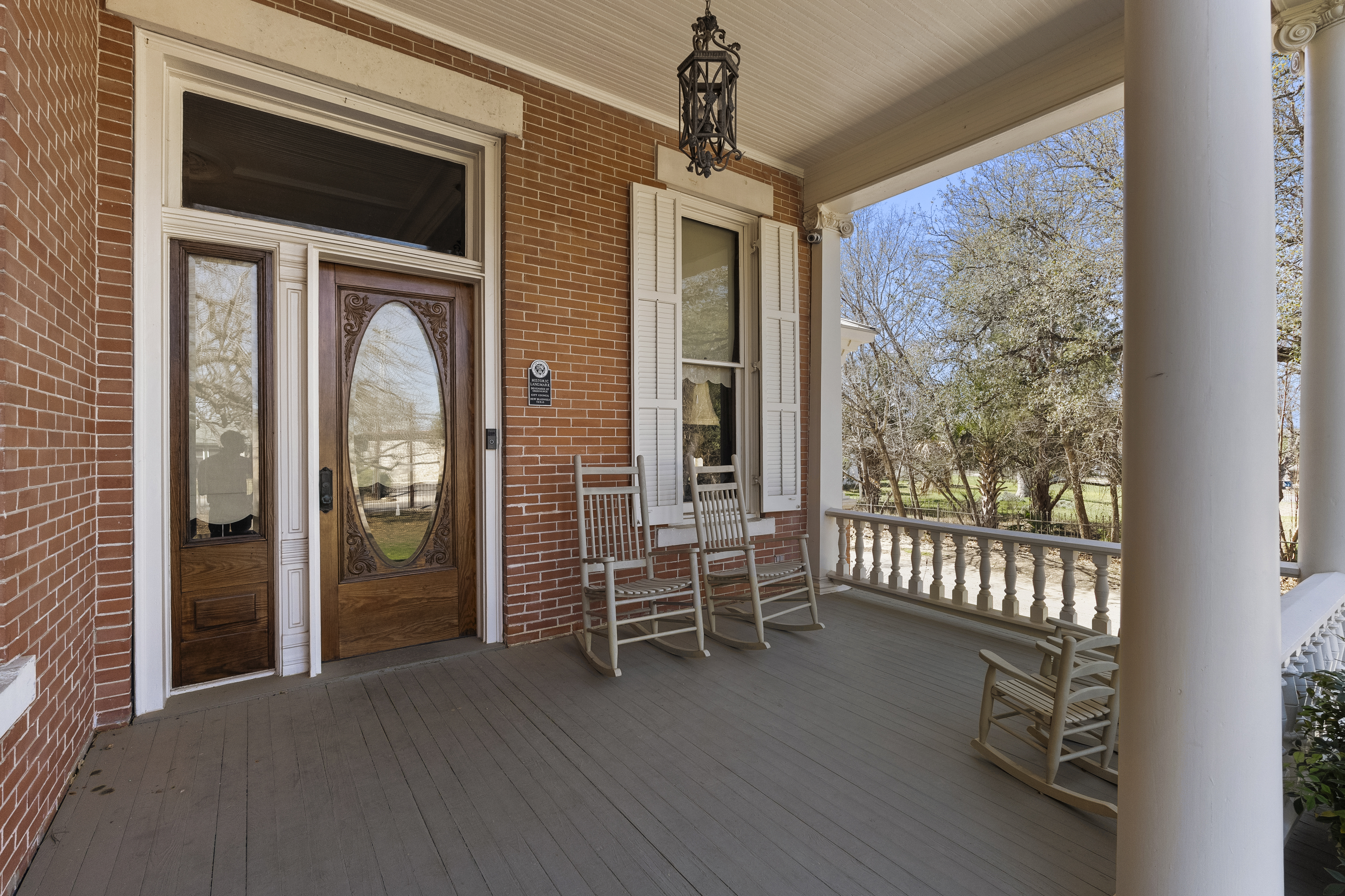 372 Magazine Avenue 