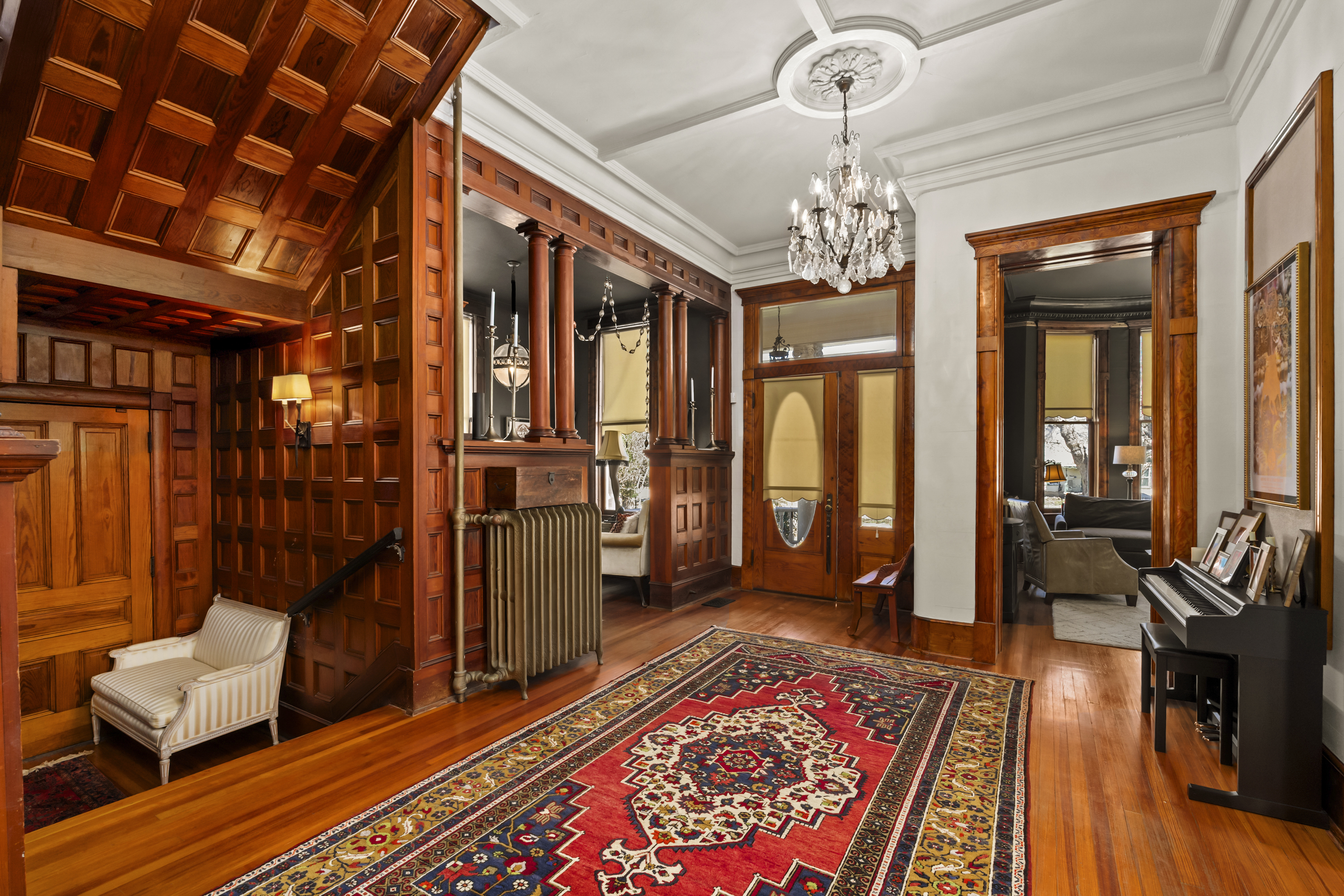 372 Magazine Avenue 