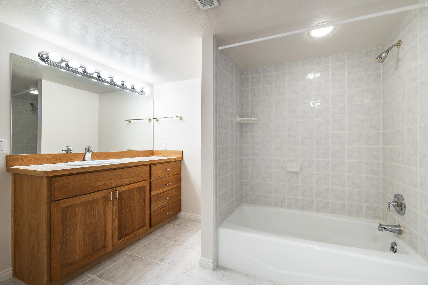 6 E Pepperwood Drive 