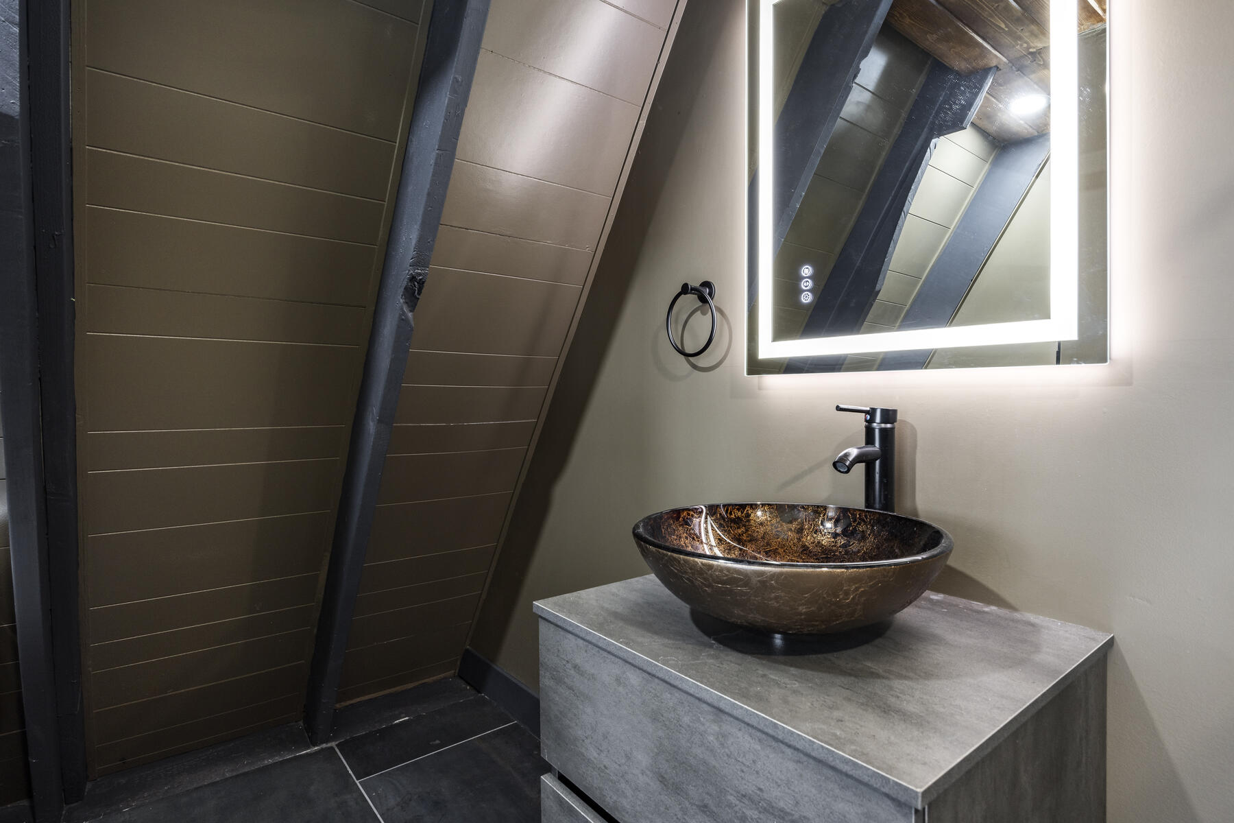 1734 W Upper Canyon Dr 