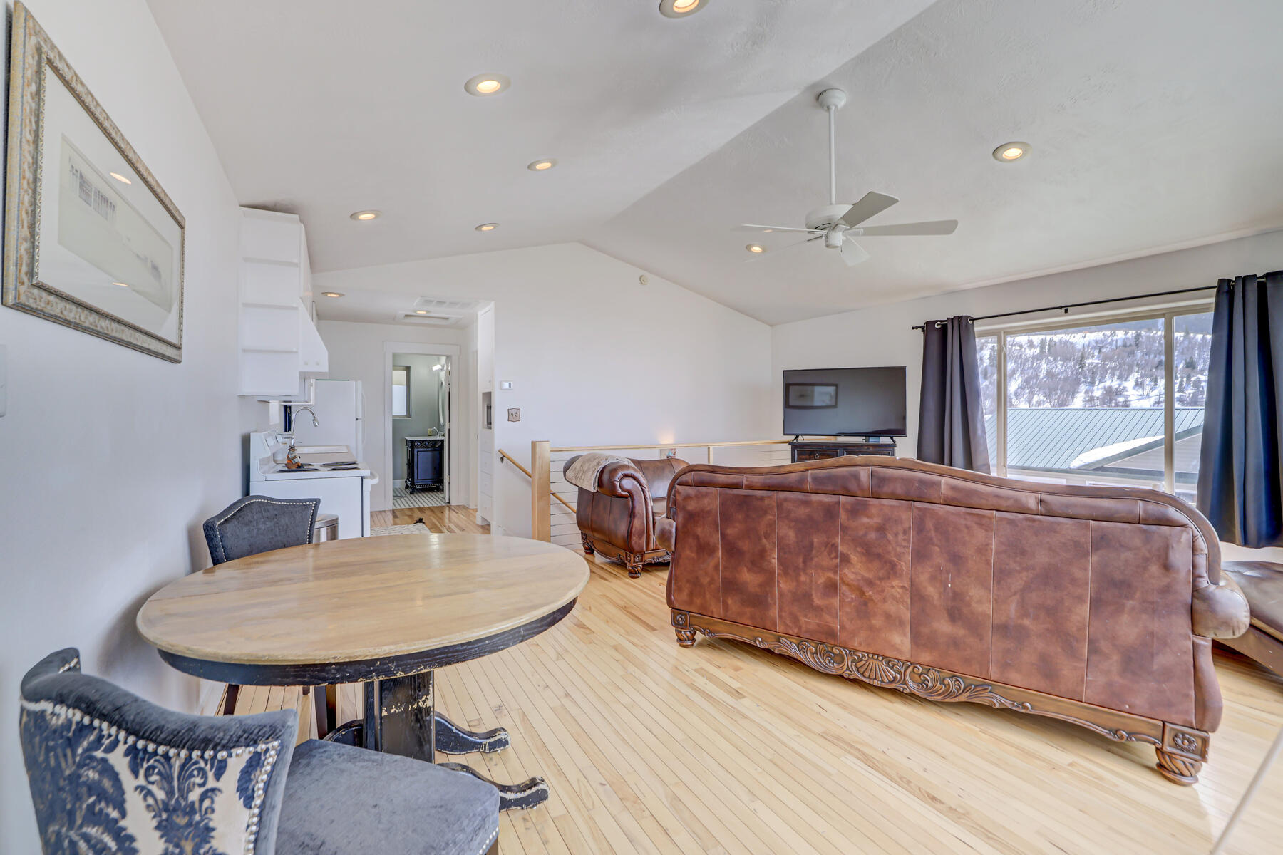 1115 E Cedar Highlands Dr 