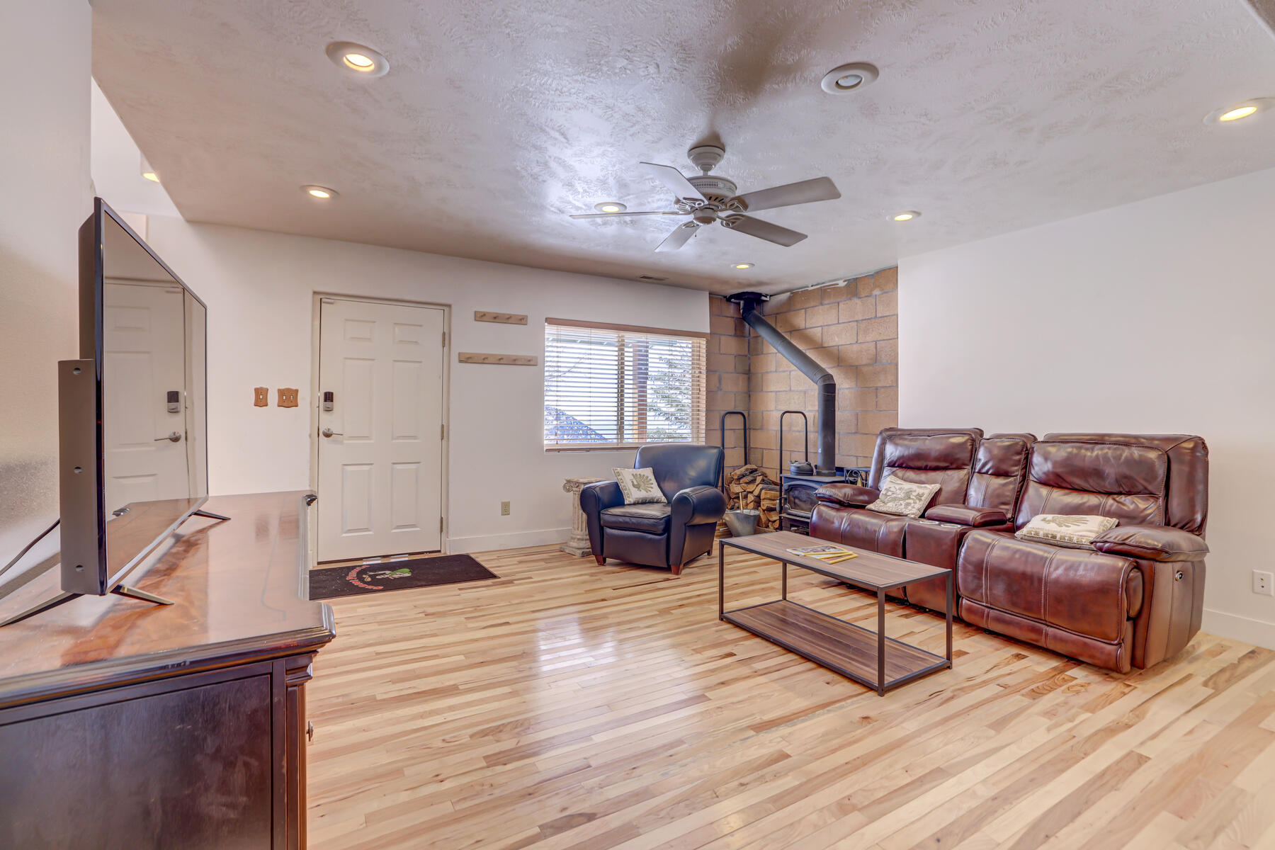 1115 E Cedar Highlands Dr 