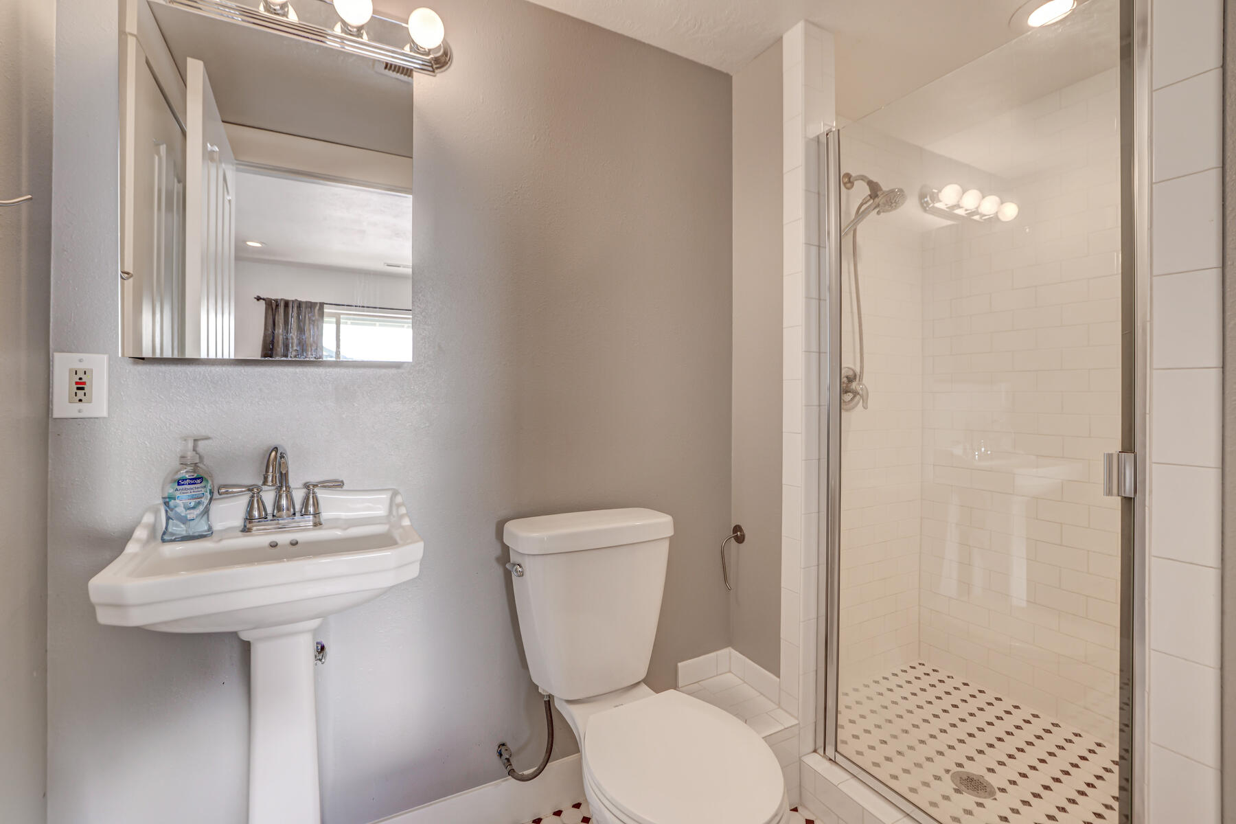1115 E Cedar Highlands Dr 