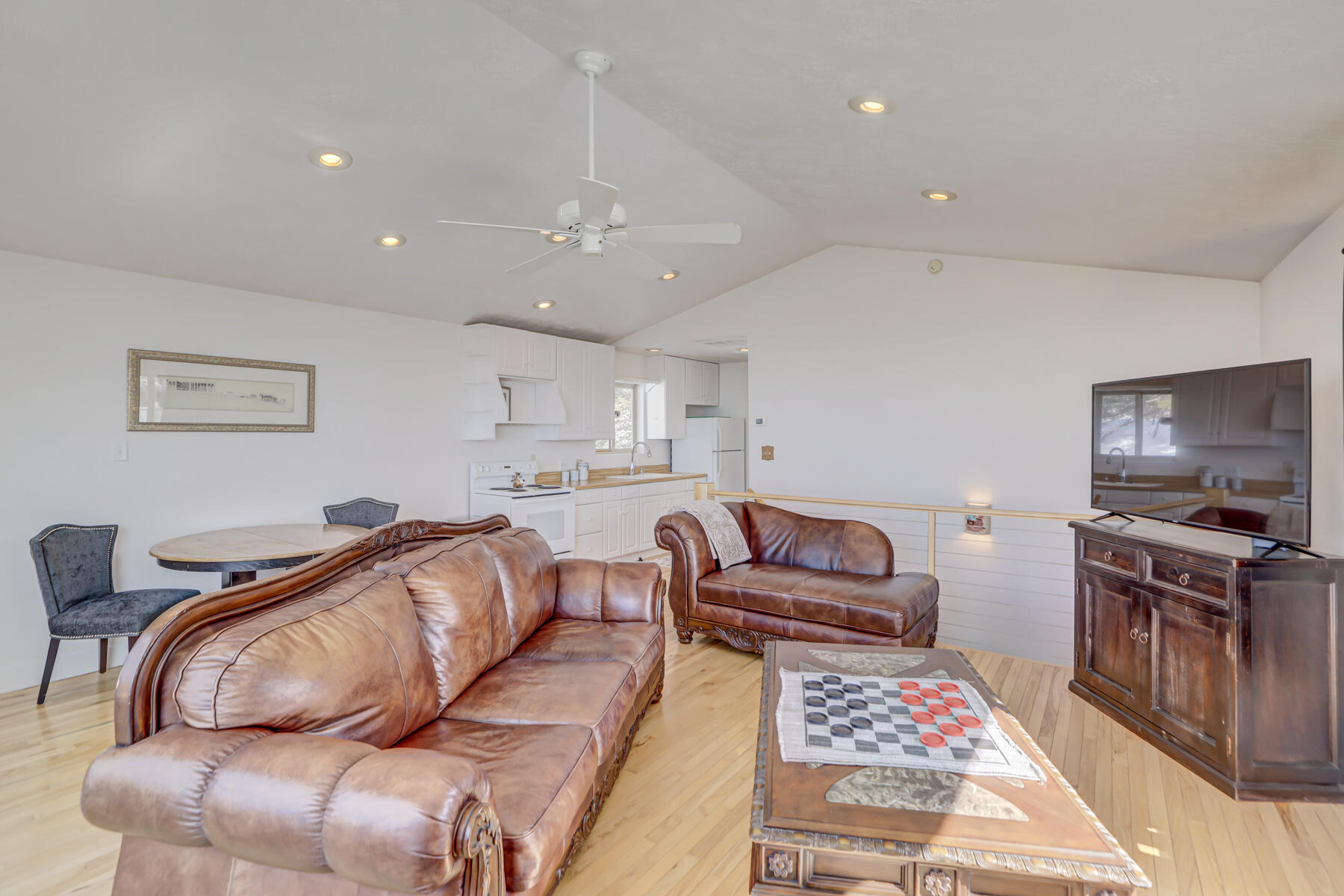 1115 E Cedar Highlands Dr 