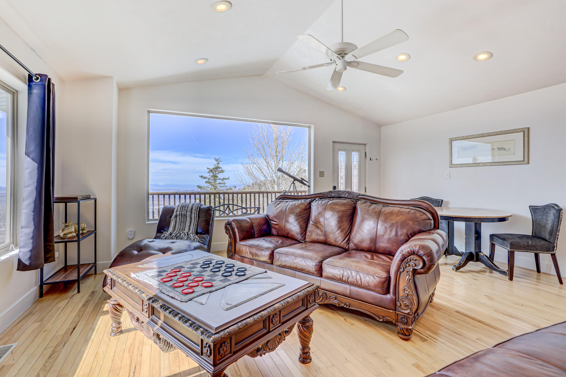 1115 E Cedar Highlands Dr 