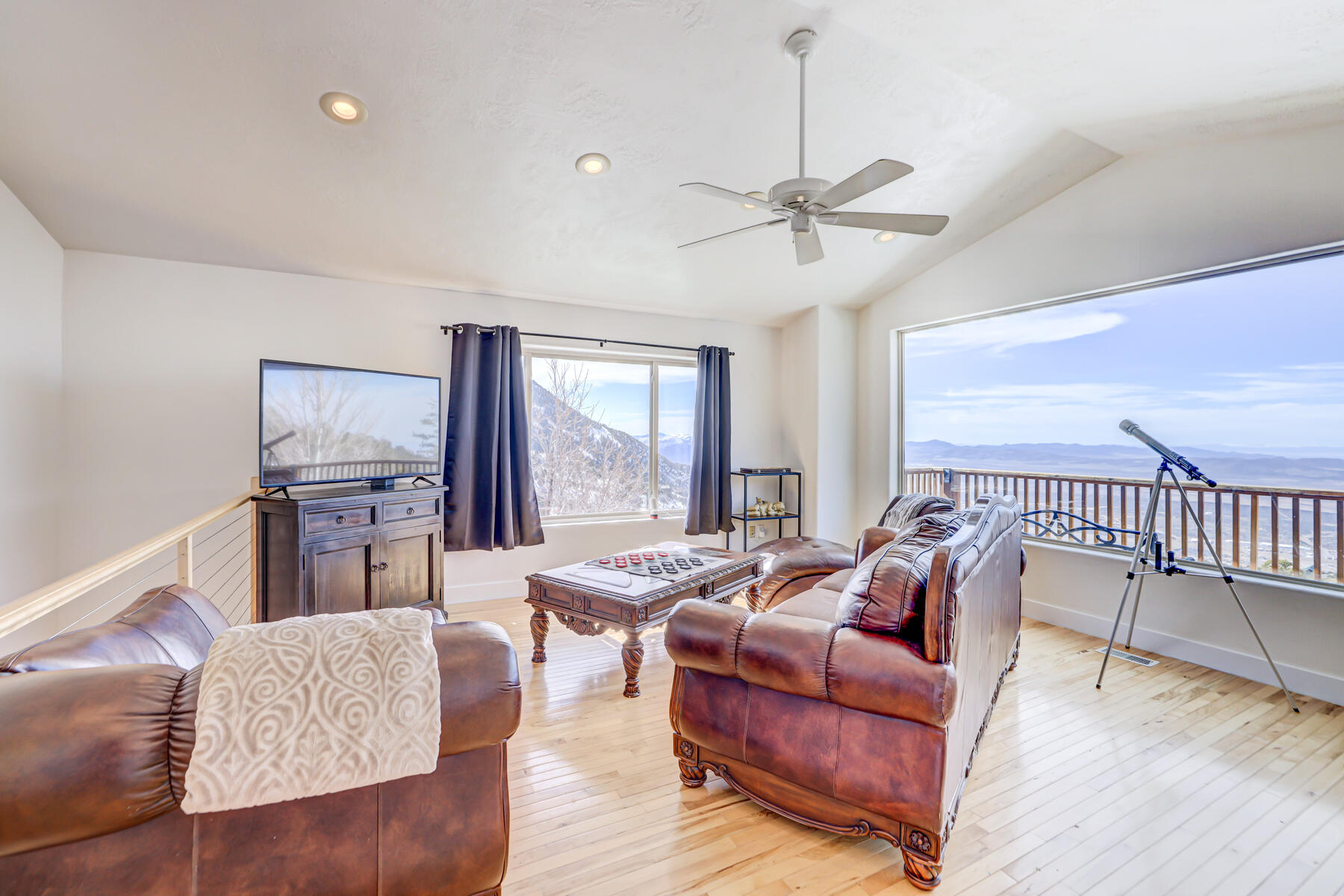 1115 E Cedar Highlands Dr 
