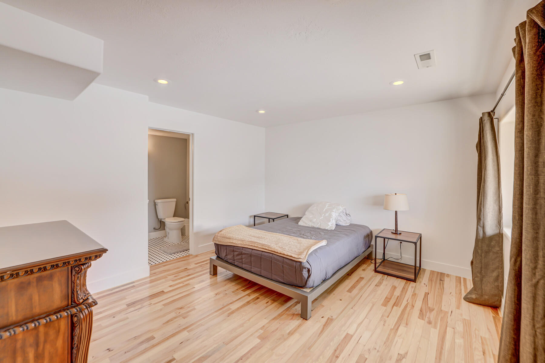 1115 E Cedar Highlands Dr 