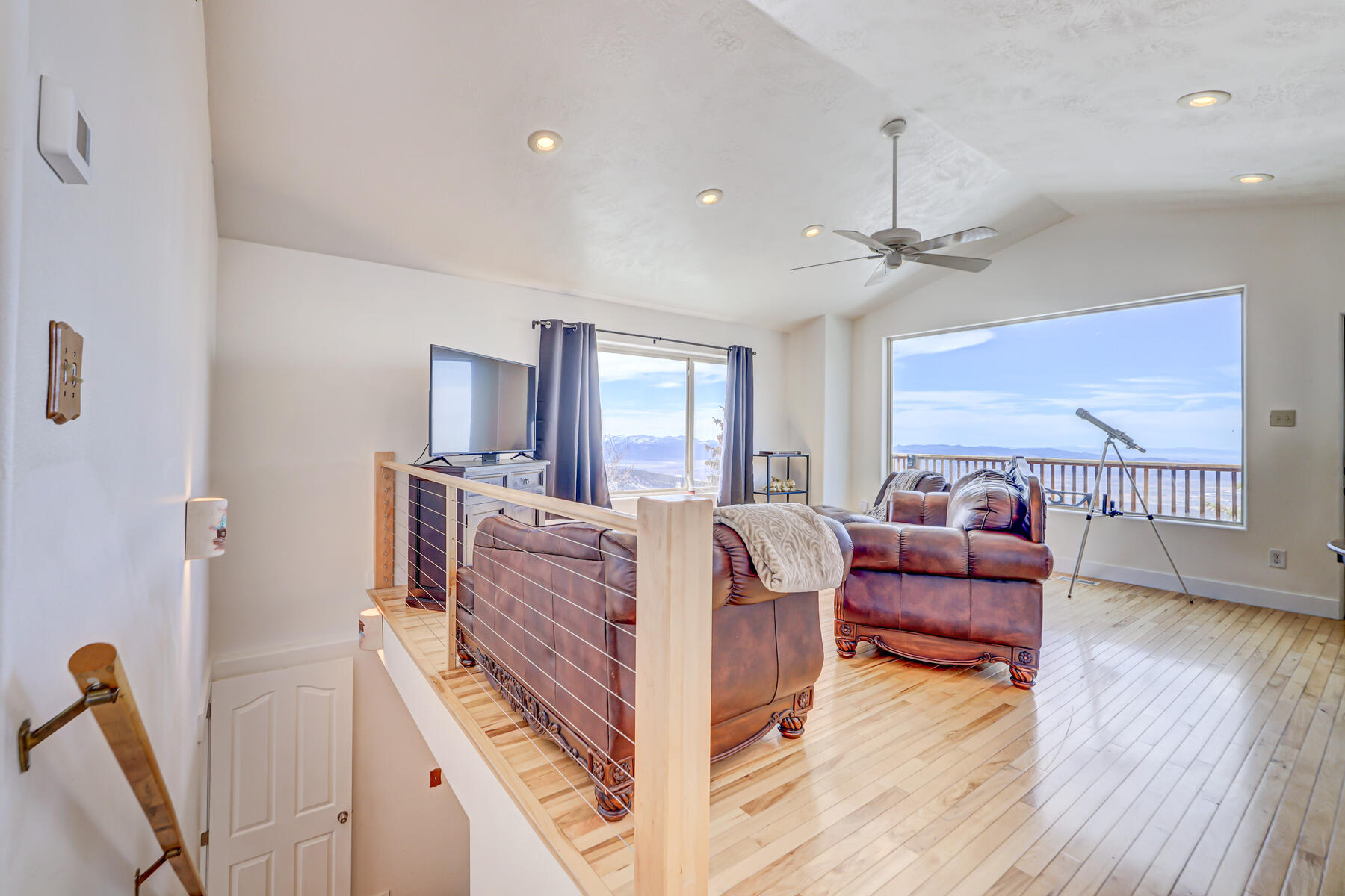 1115 E Cedar Highlands Dr 