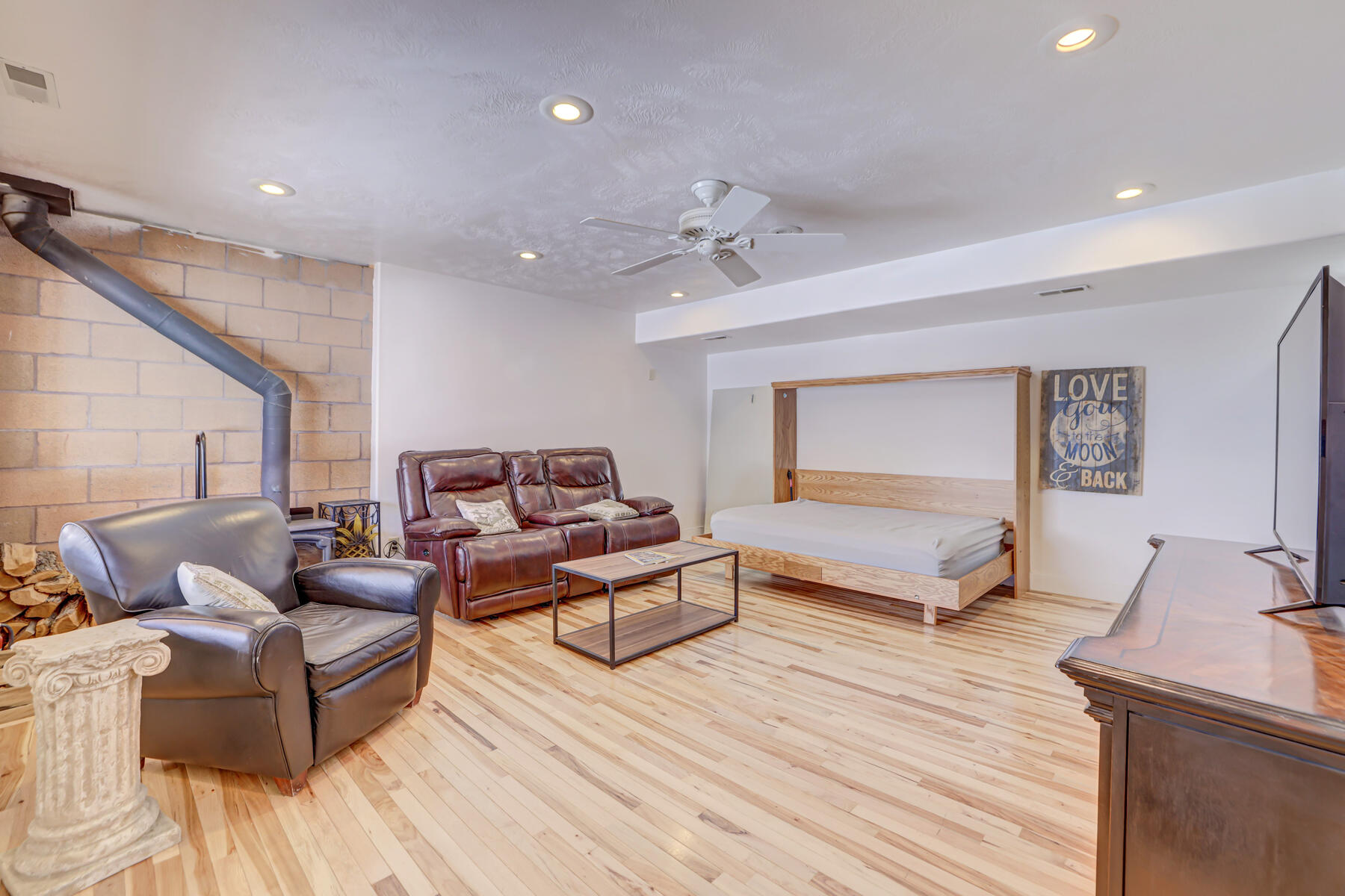 1115 E Cedar Highlands Dr 