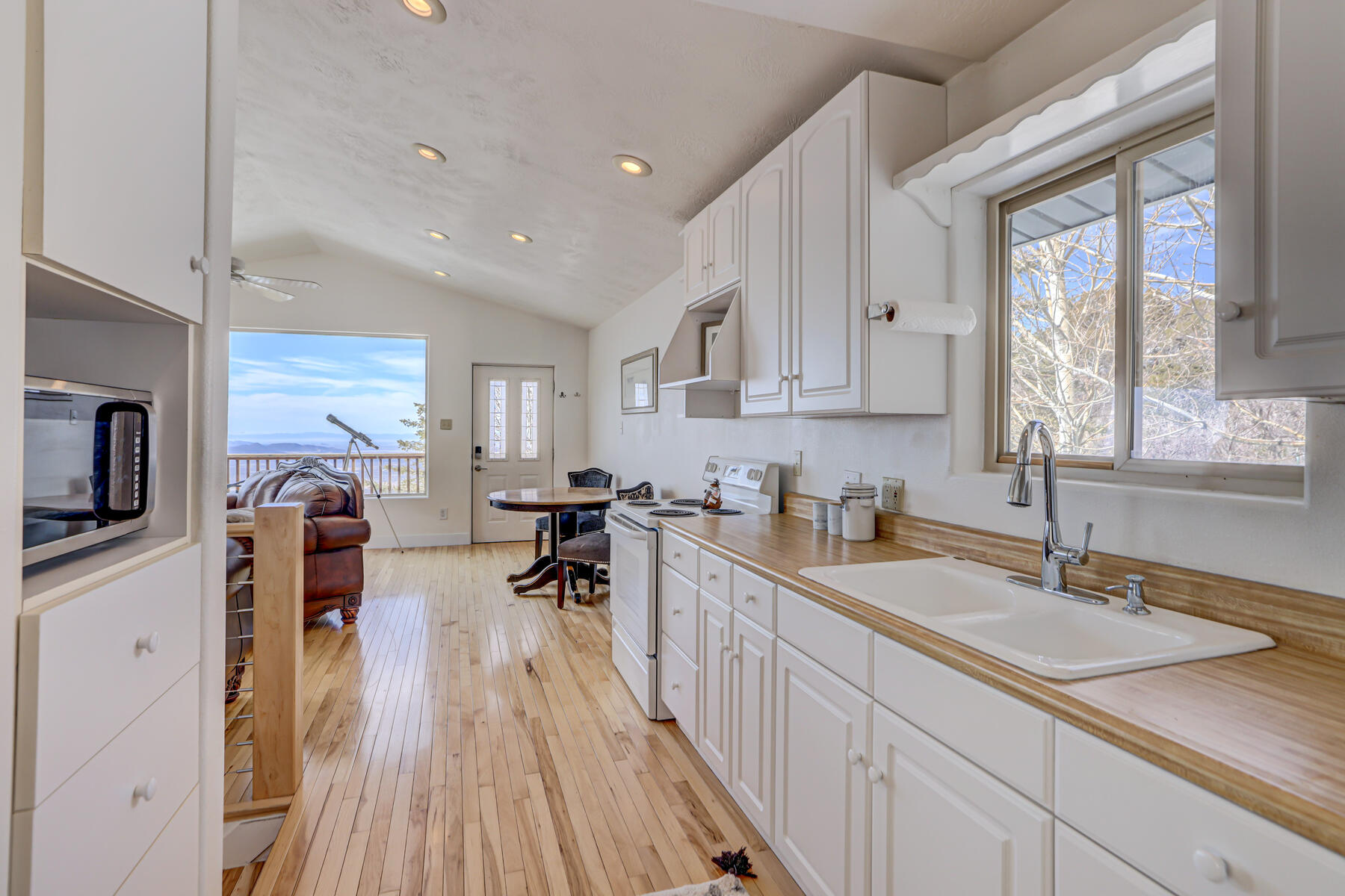 1115 E Cedar Highlands Dr 