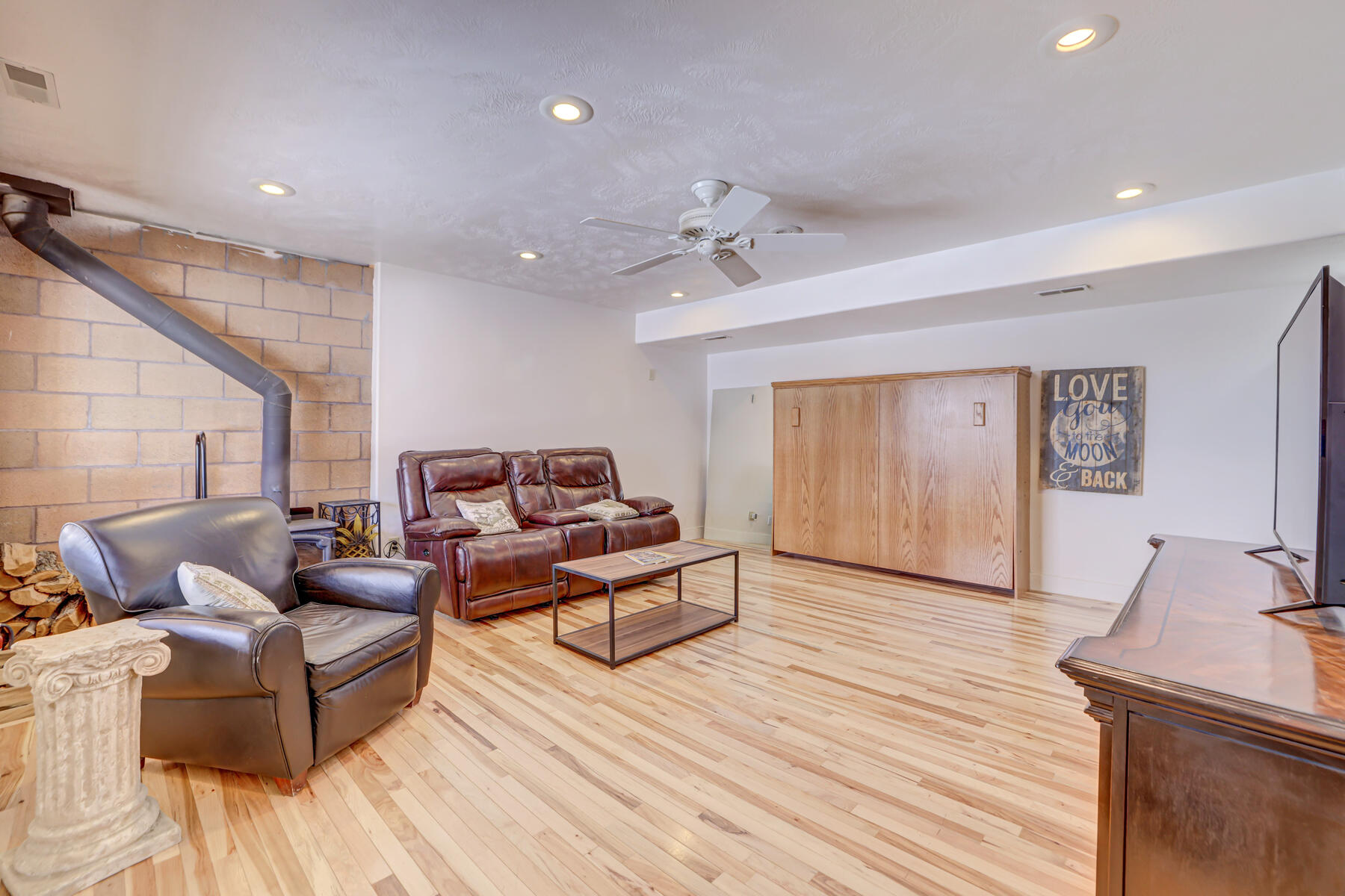 1115 E Cedar Highlands Dr 