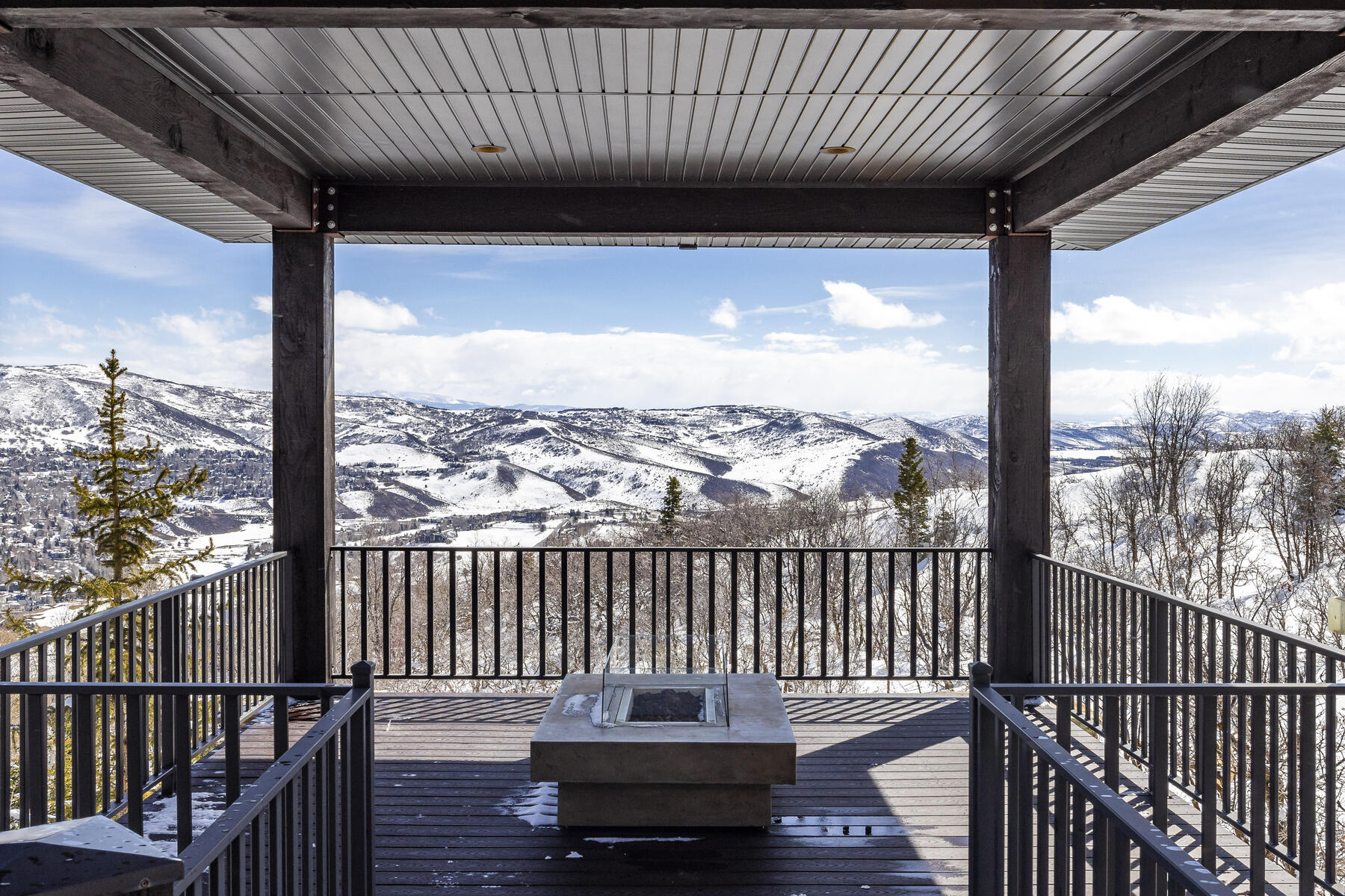 4213 W Moose Hollow Rd