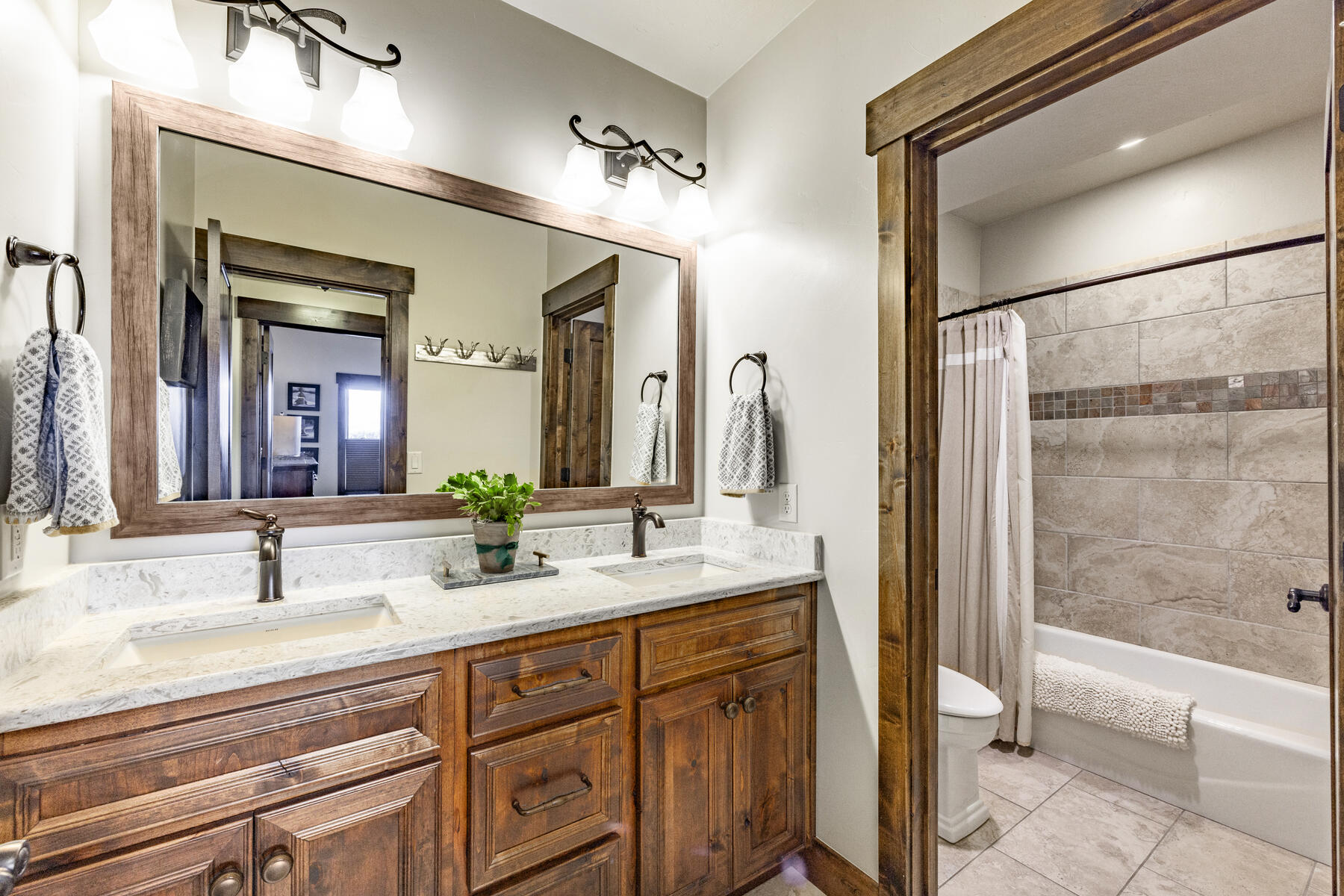 1850 E Kings Peak Cir 