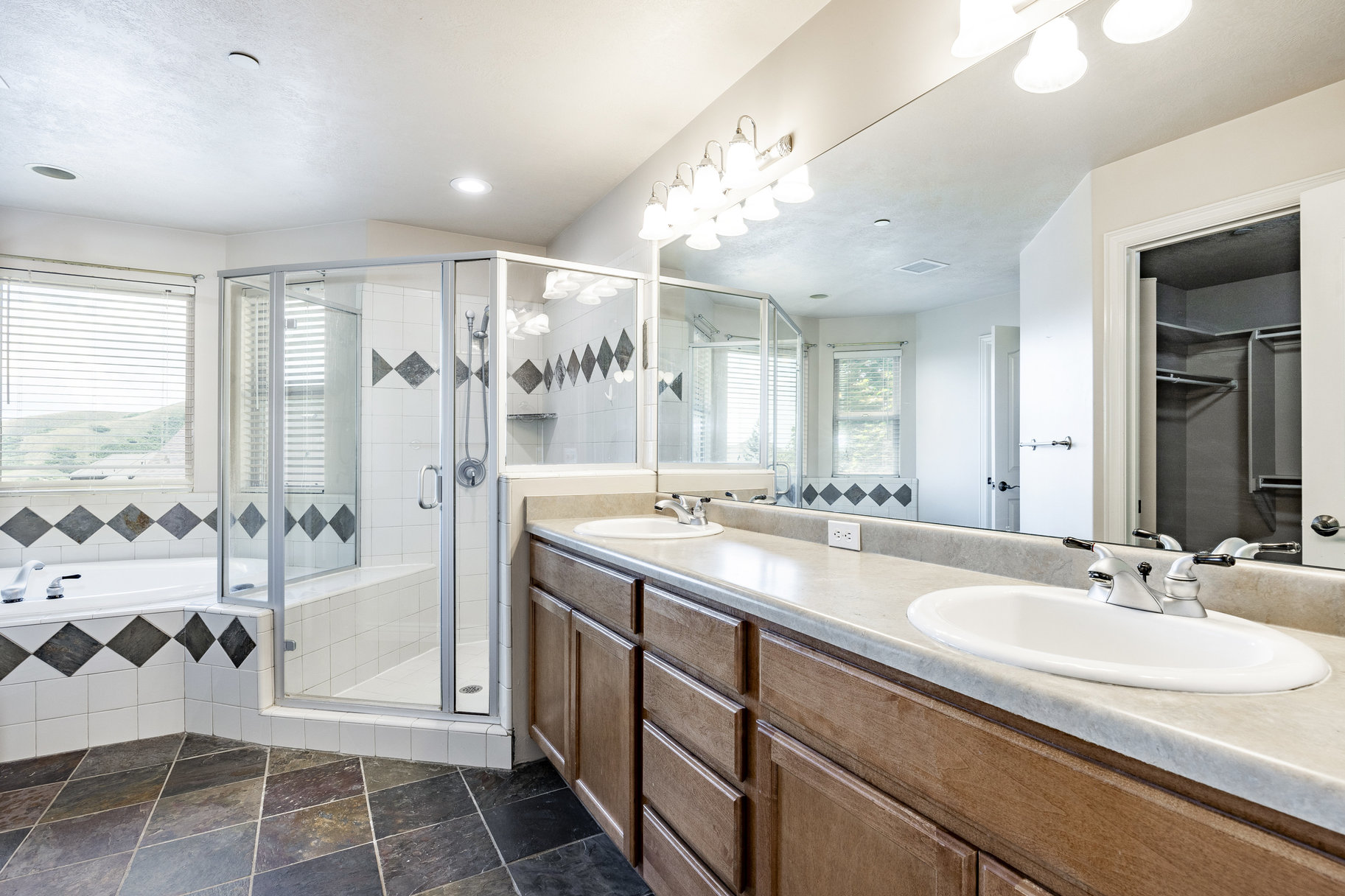 1791 E Longbranch Ct