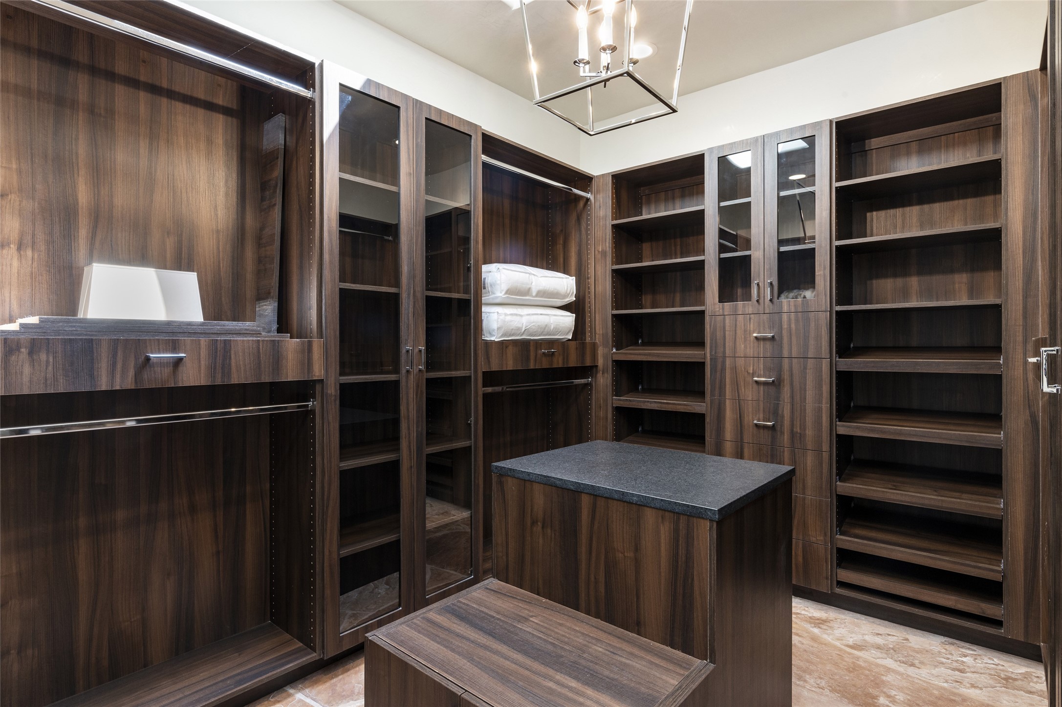 1062 Sierra Del Norte