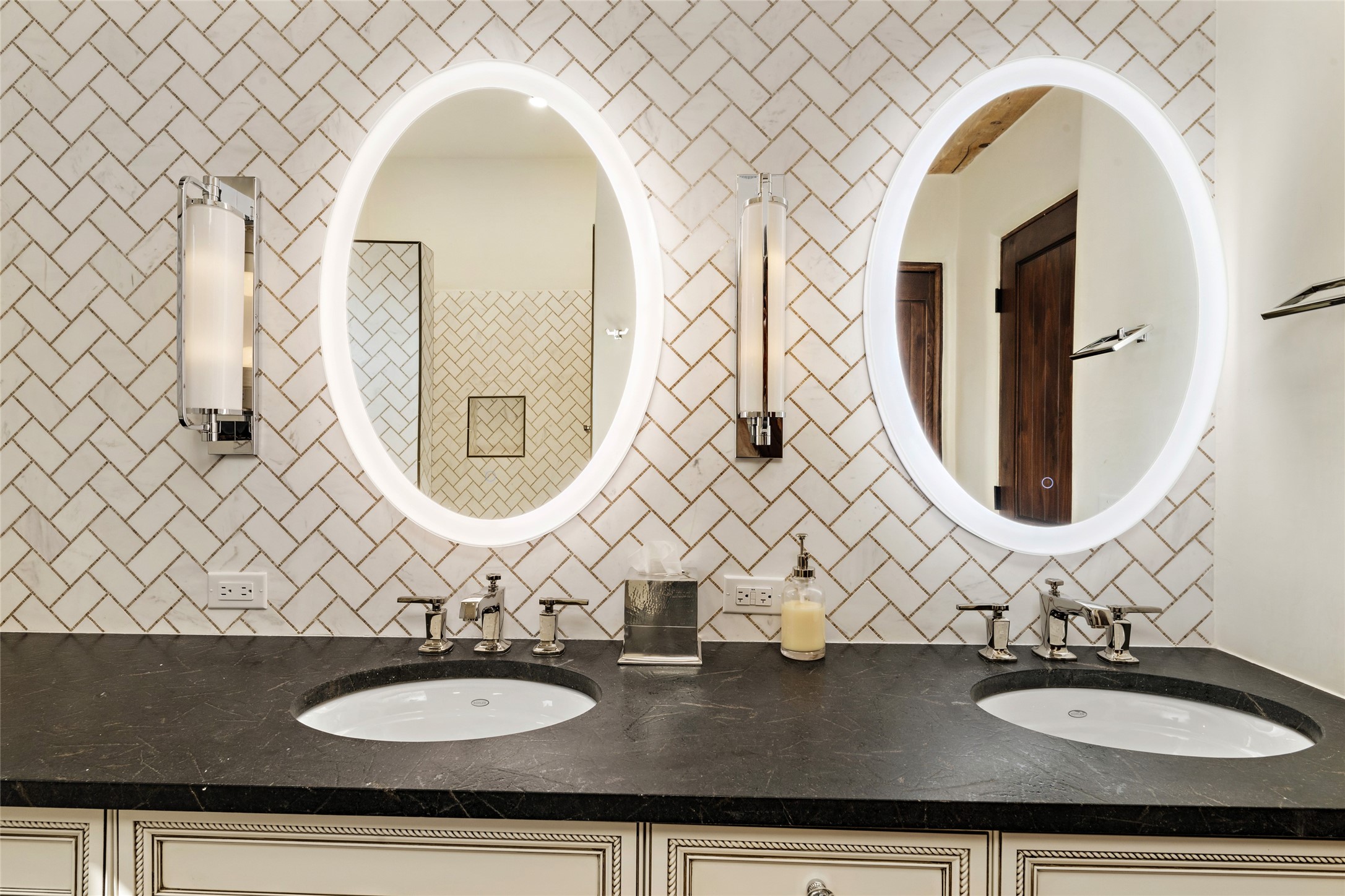 1062 Sierra Del Norte