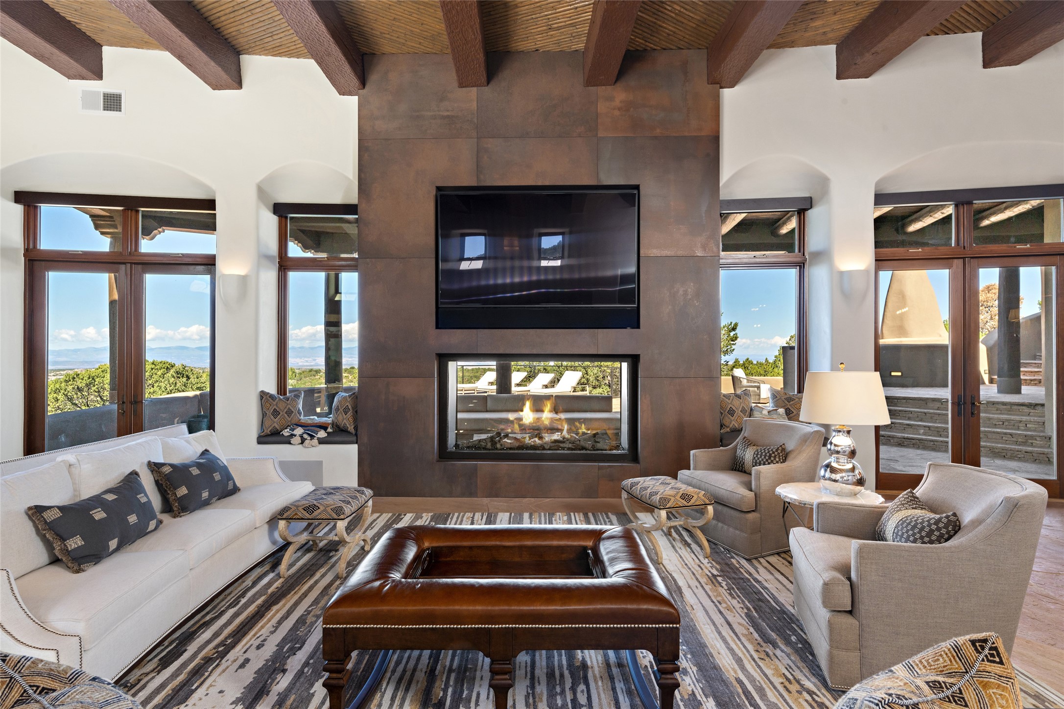 1062 Sierra Del Norte