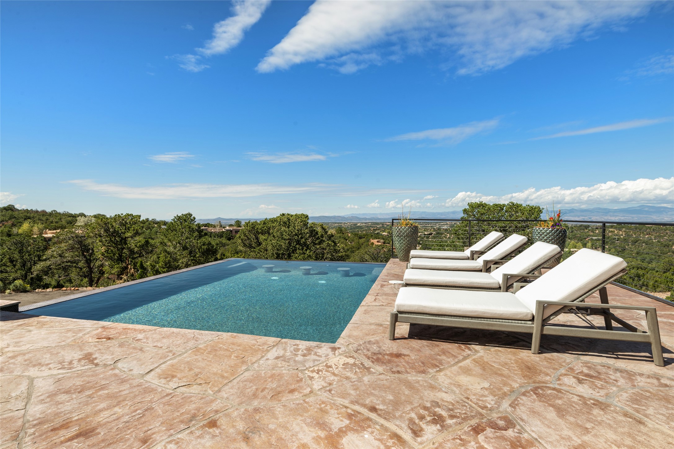 1062 Sierra Del Norte