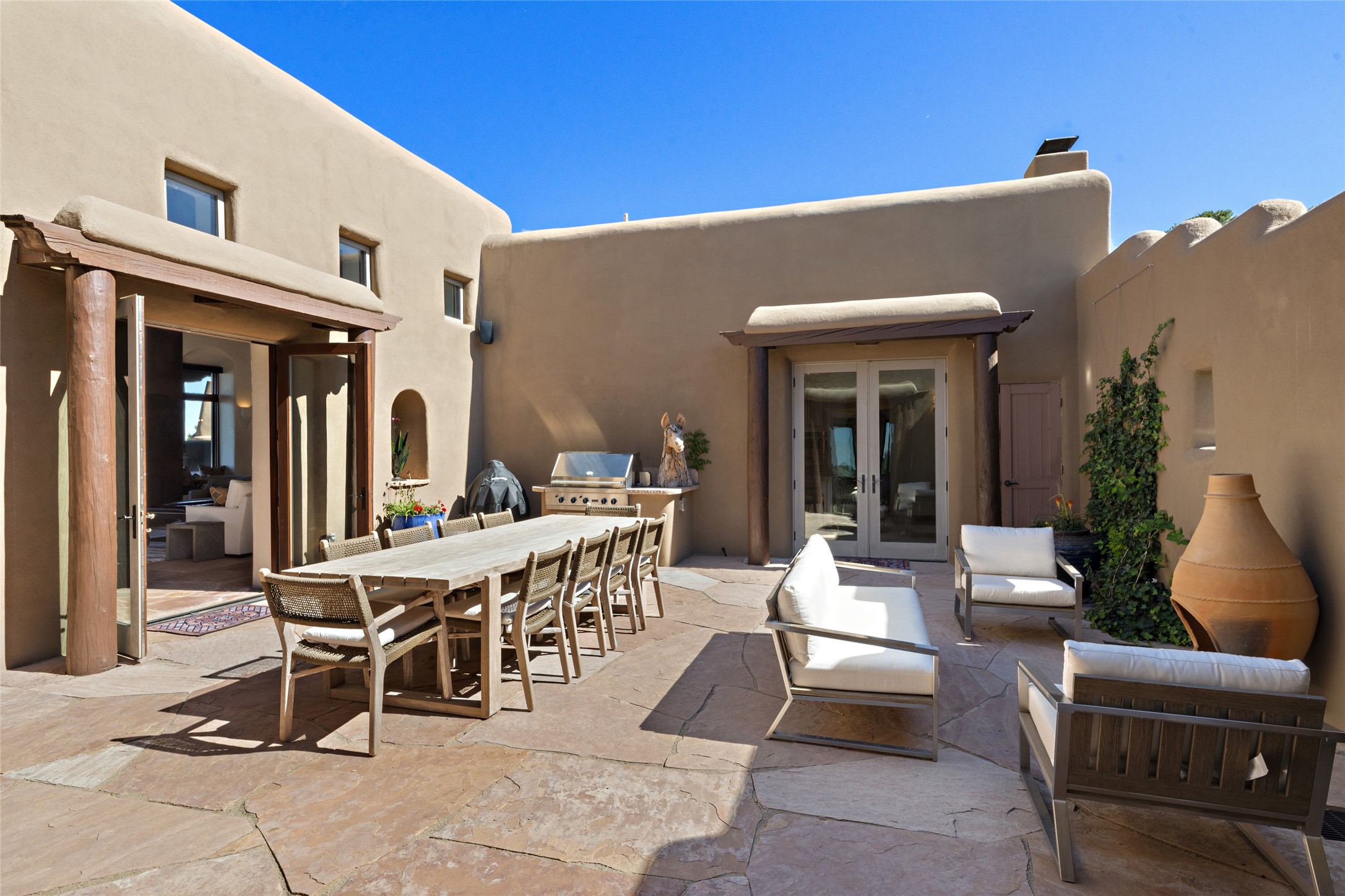 1062 Sierra Del Norte